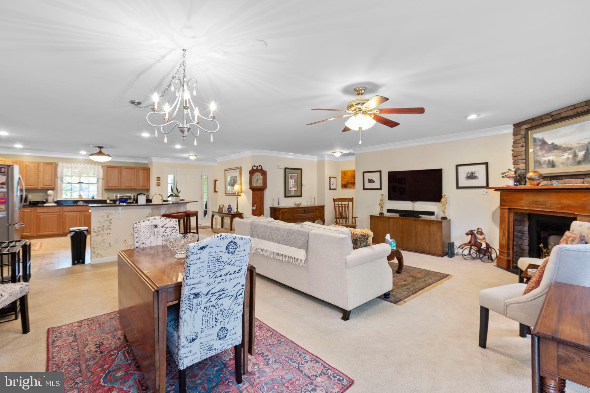 PRESIDENTIAL LAKES - Residential