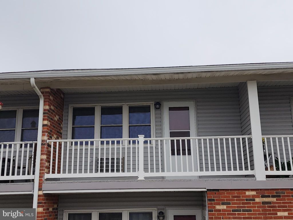 Photo of 76 Lark Circle, YORK, PA 17404 (MLS # PAYK2094036)