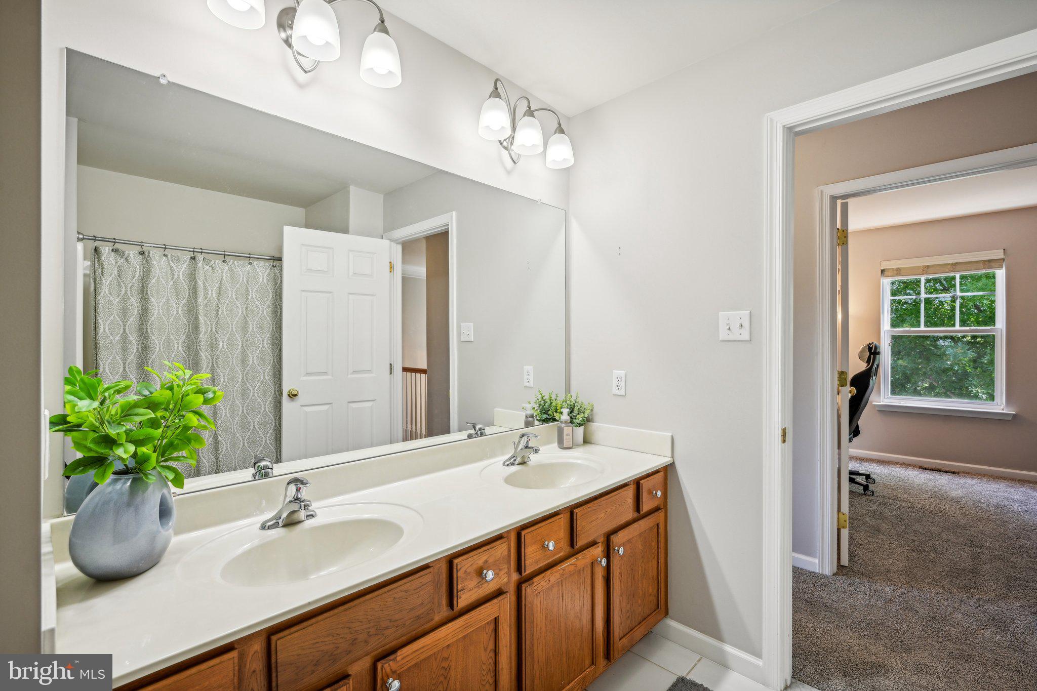 MEWS AT BAILEY STATION - Residential