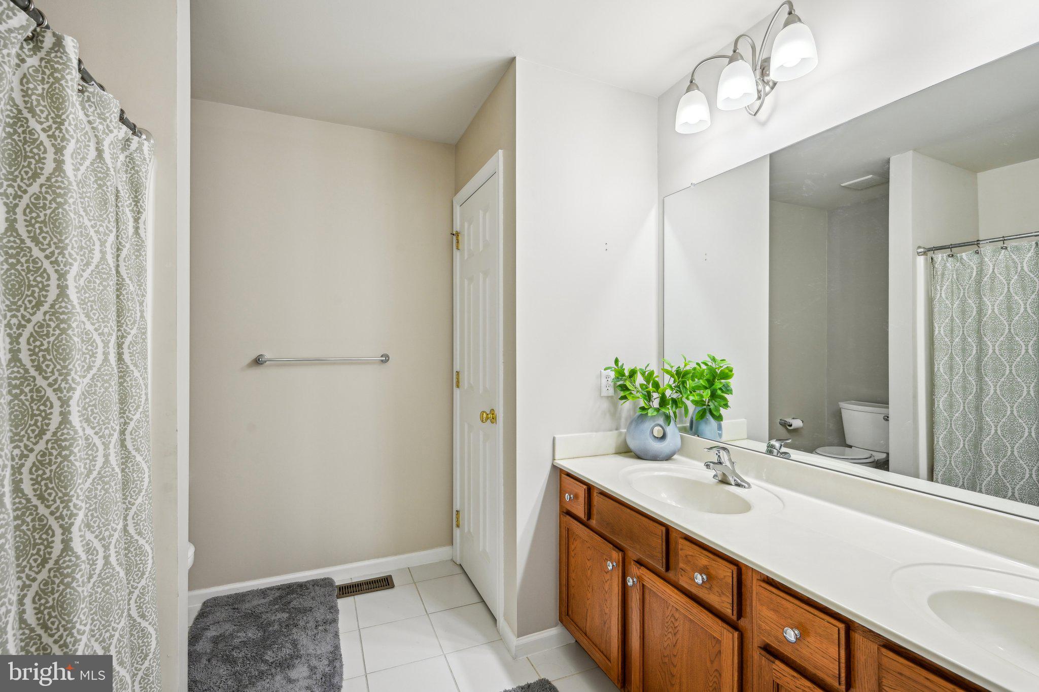 MEWS AT BAILEY STATION - Residential