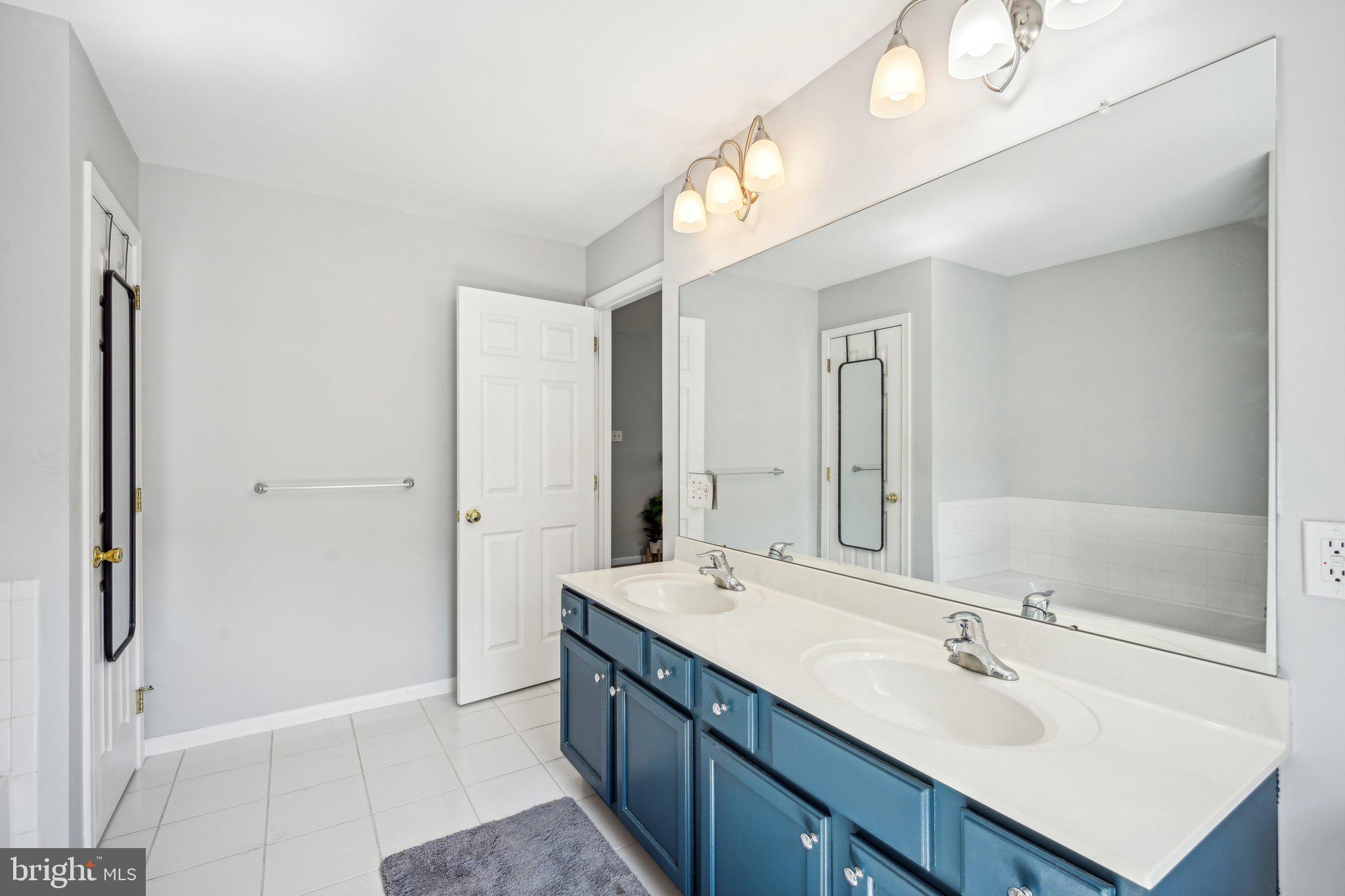 MEWS AT BAILEY STATION - Residential