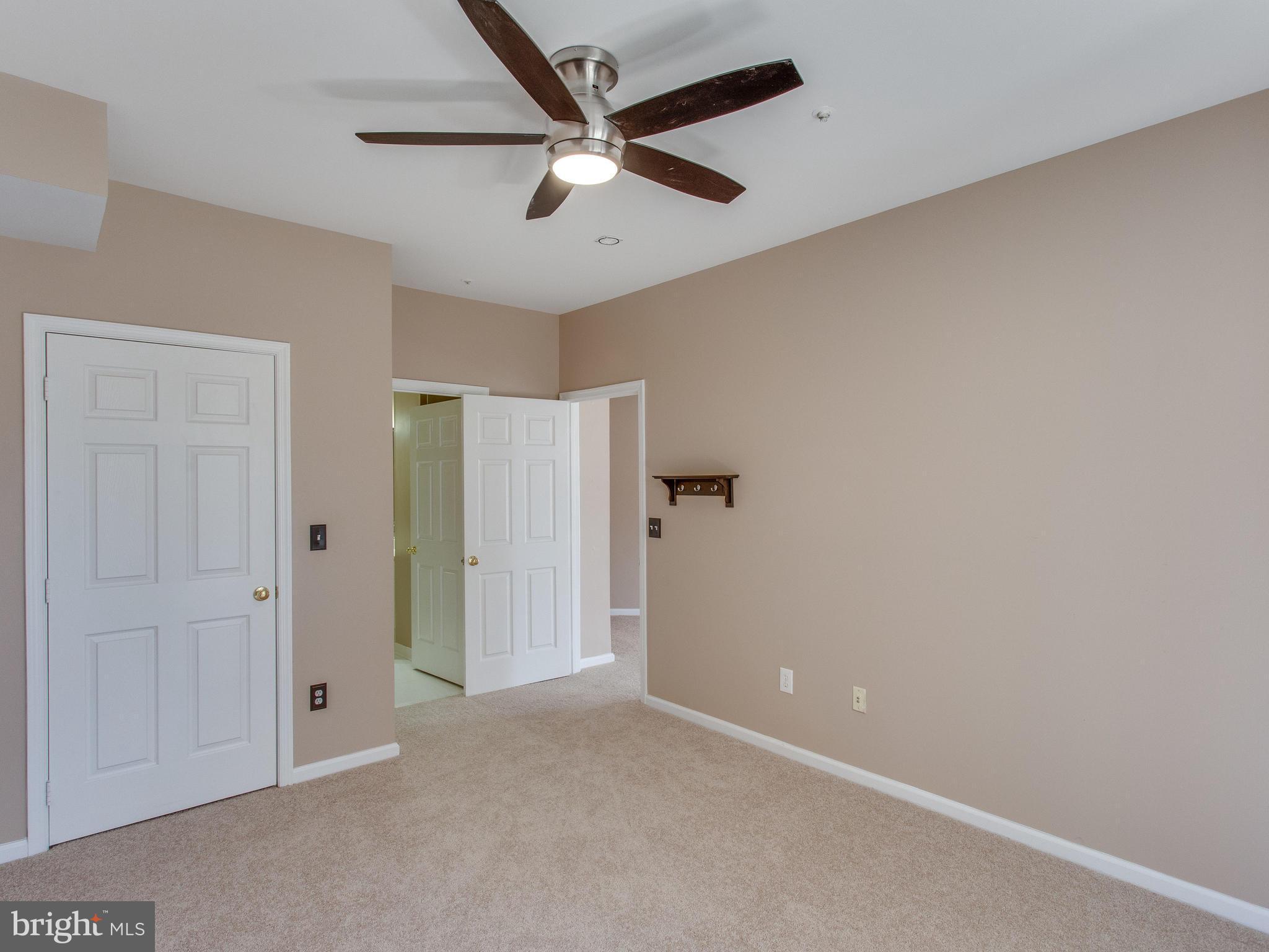 FOUNDERS WALK - Residential