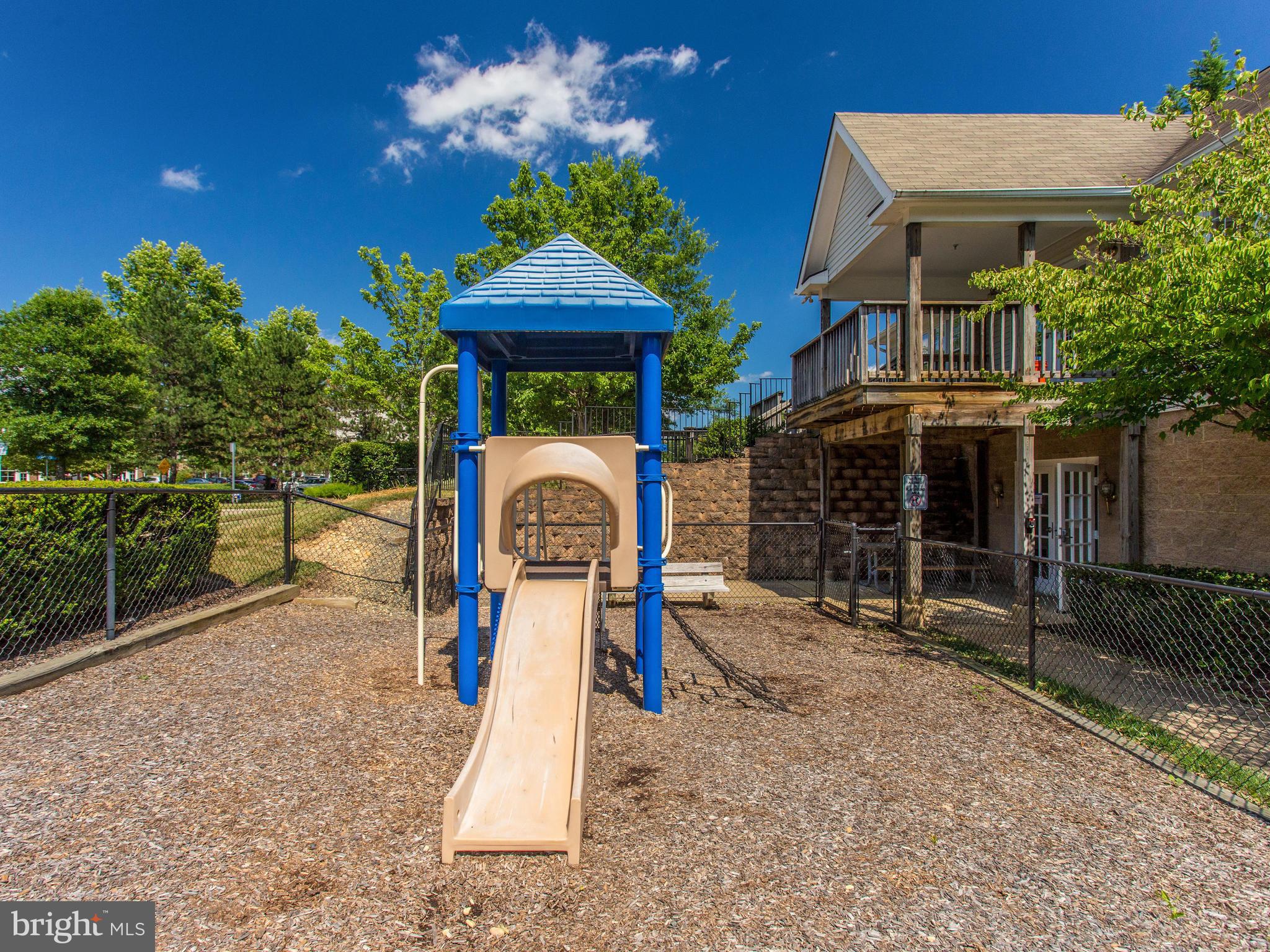 FOUNDERS WALK - Residential