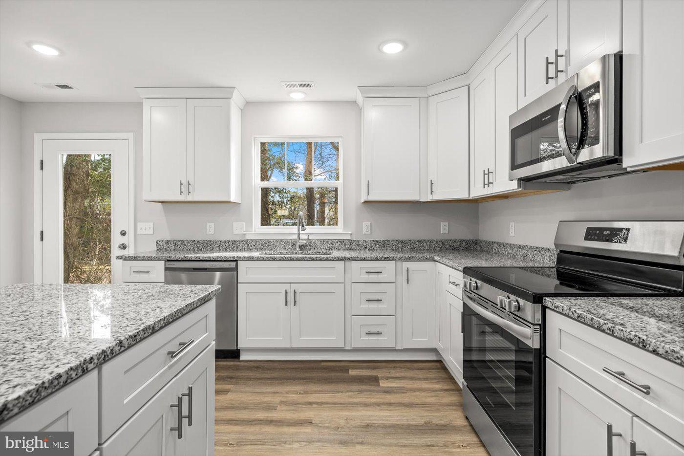 WESTMORELAND SHORES - Residential Lease