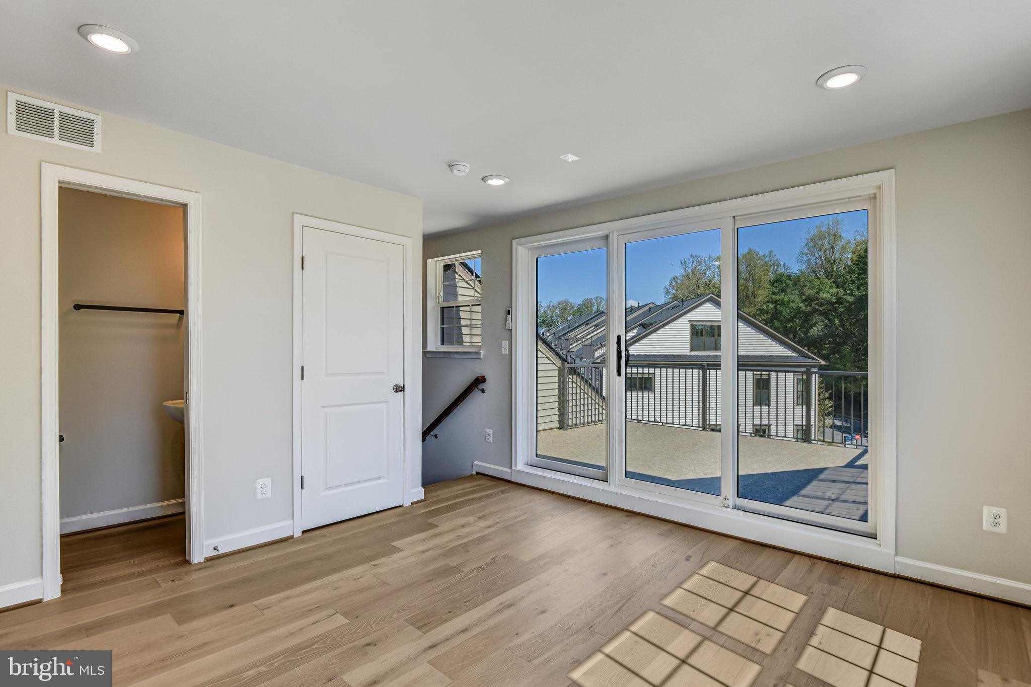 ENCLAVE AT FAIR LAKES - Residential