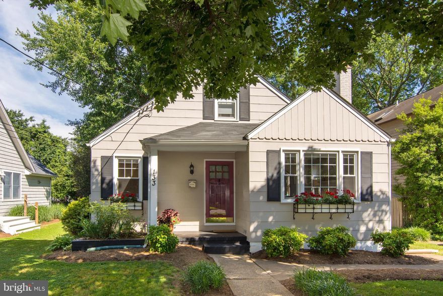 LOVELY CAPE COD IN HOMEWOOD WITH GREAT FEATURES SUCH AS HARDWOOD FLOORS, FIREPLACE IN LIVING ROOM, ARCHED DOORWAYS, PERIOD WOOD MOULDINGS. OWNERS HAVE RECENTLY MADE UPGRADES INCLUDING CENTRAL AIR SYSTEM, CUSTOM SHADES THRU-OUT, KITCHEN QUARTZ COUNTERS & KOHLER DOUBLE SINK. FINISHED BASEMENT WITH FAMILY ROOM & OFFICE AREA. LOVELY SCREENED PORCH WITH OUTSIDE DECK OVERLOOKS LARGE LEVEL BACK YARD.