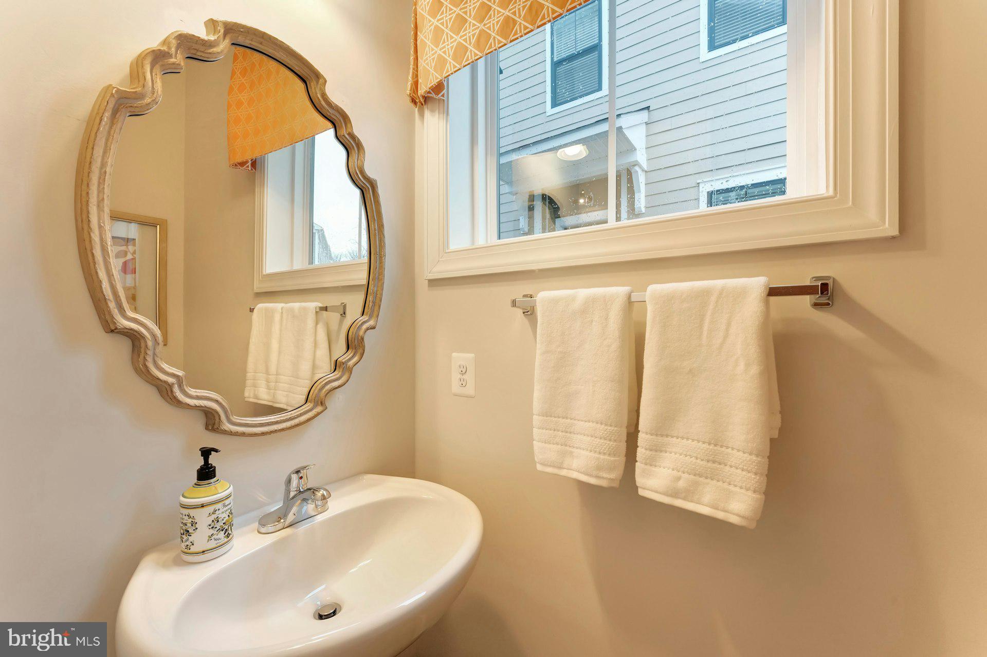 CADENCE AT LANSDOWNE - Residential