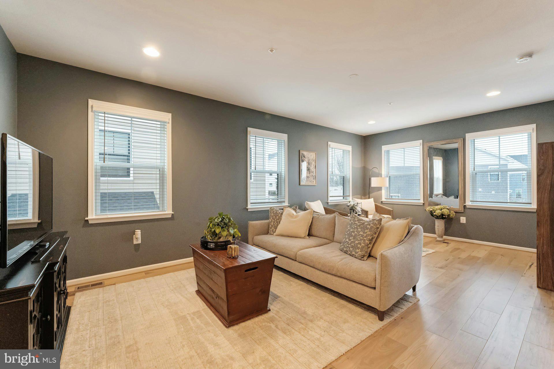 CADENCE AT LANSDOWNE - Residential