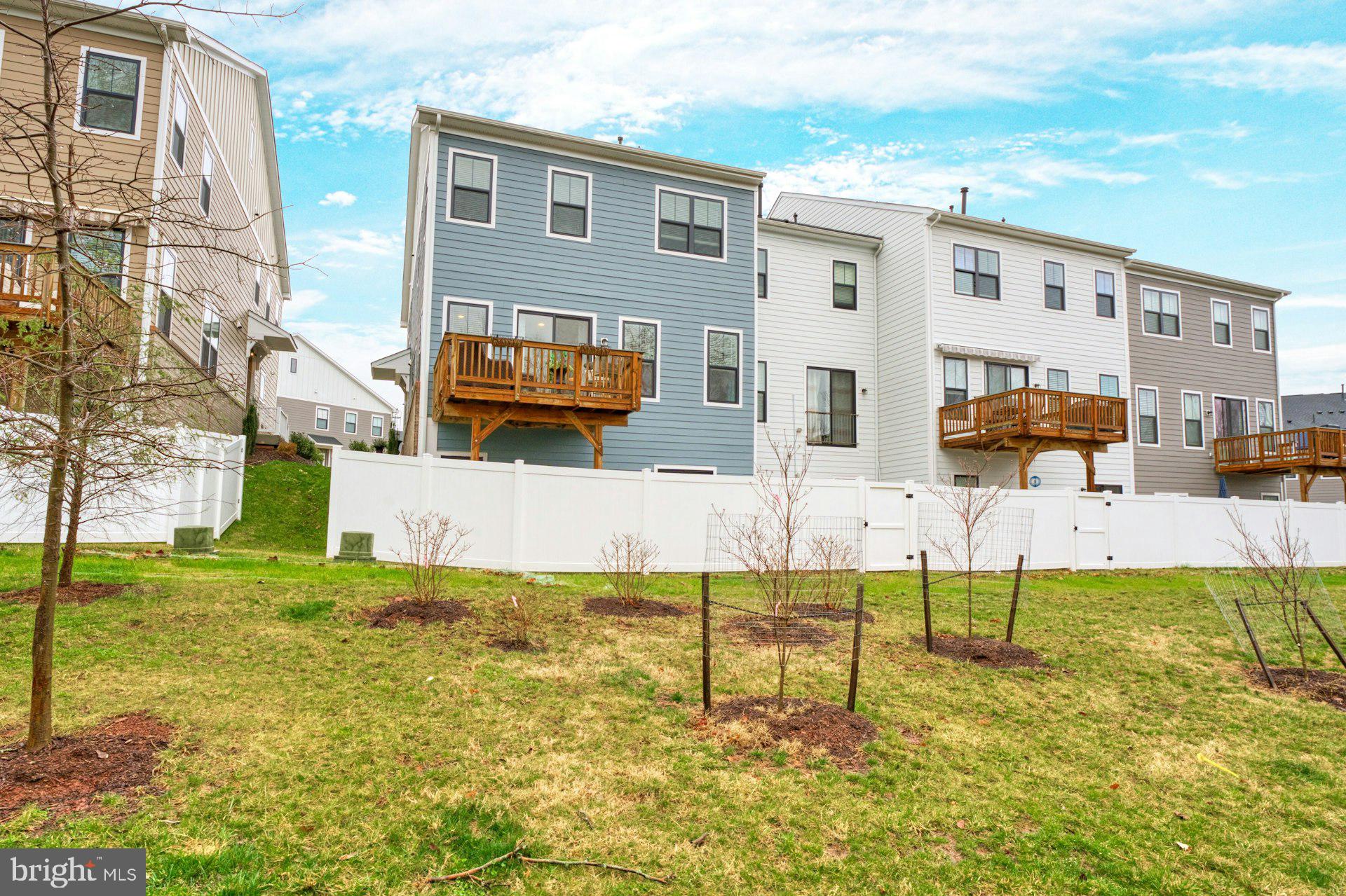 CADENCE AT LANSDOWNE - Residential