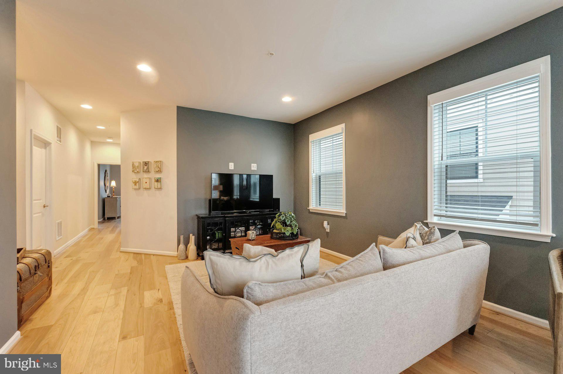 CADENCE AT LANSDOWNE - Residential