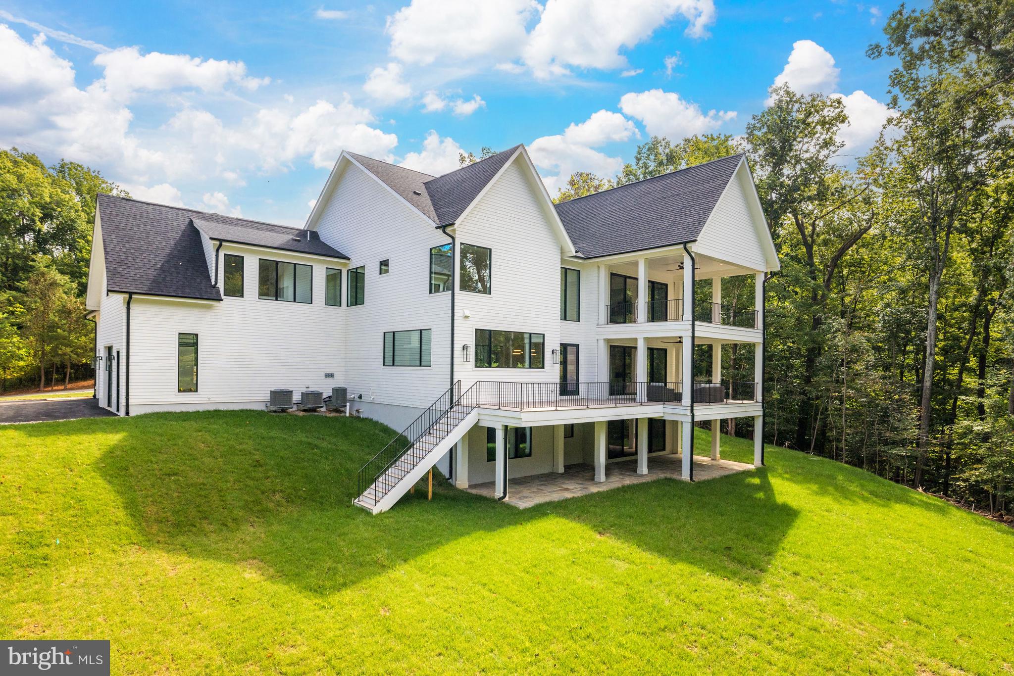 BULL NECK - Residential