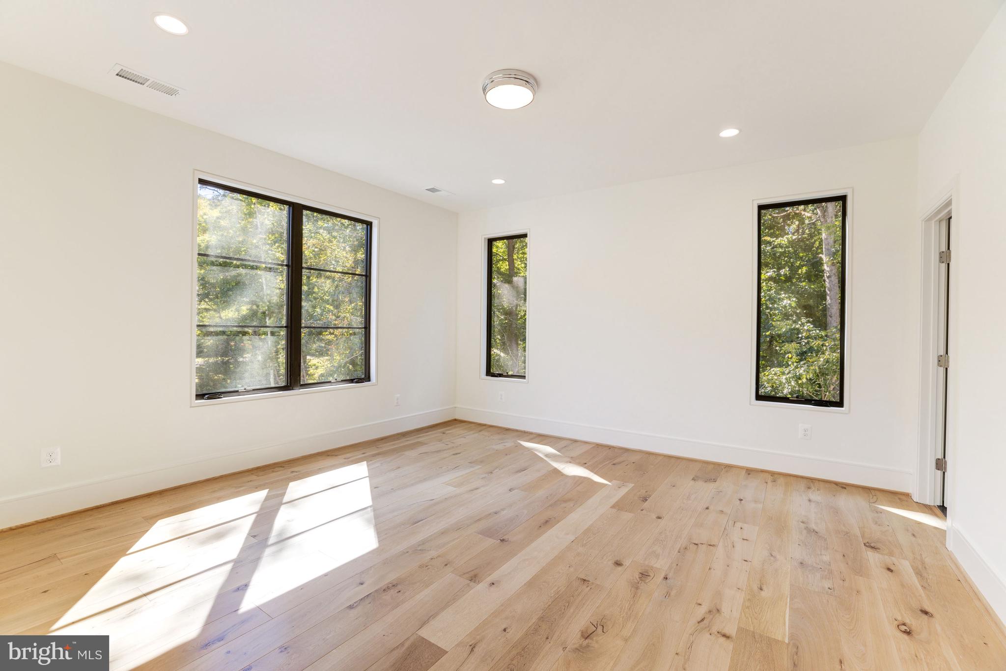 BULL NECK - Residential