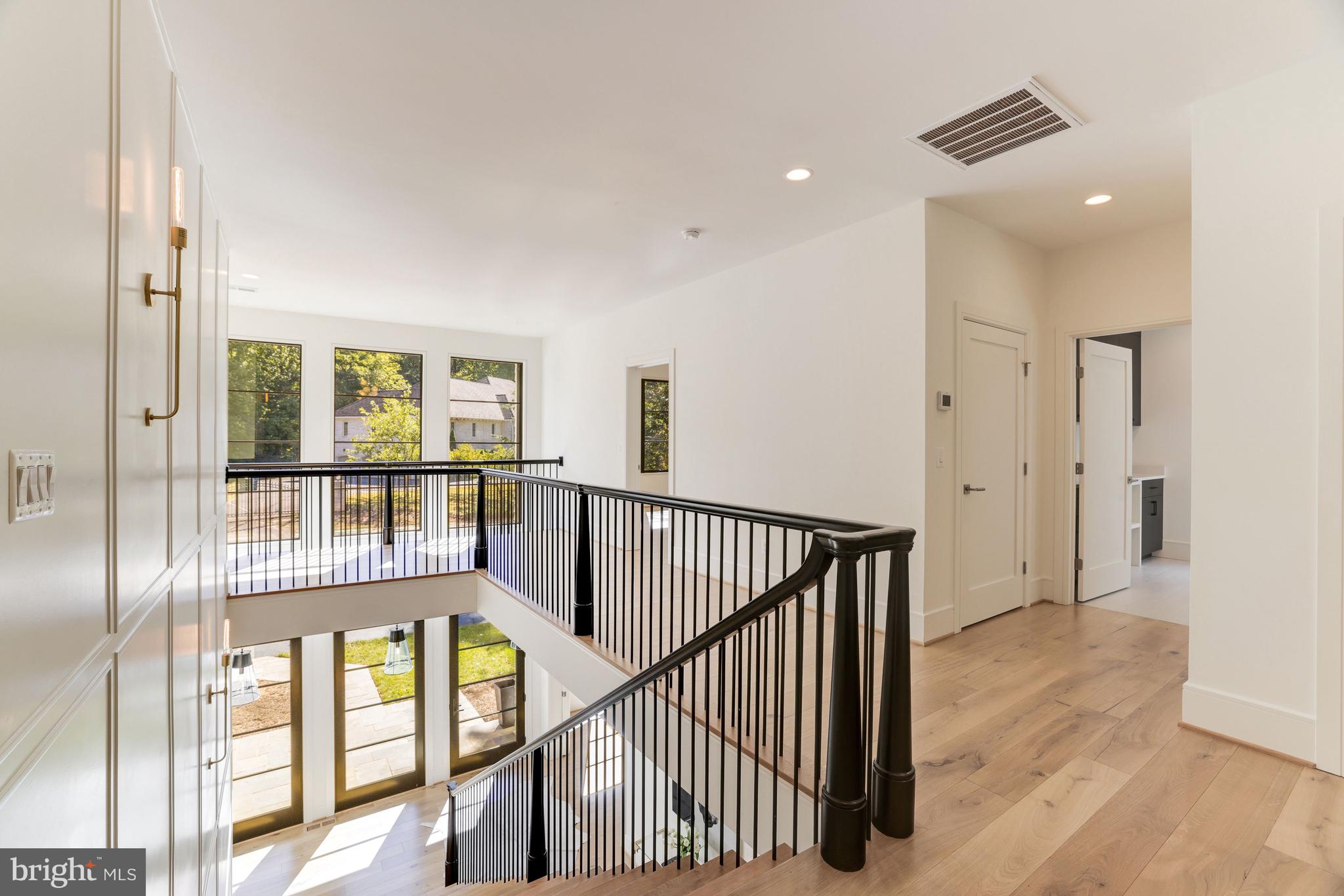 BULL NECK - Residential