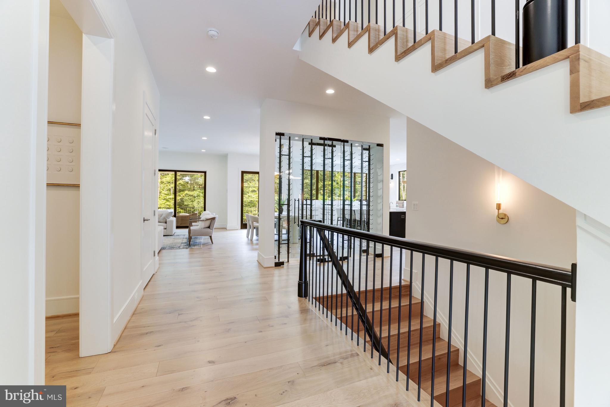 BULL NECK - Residential