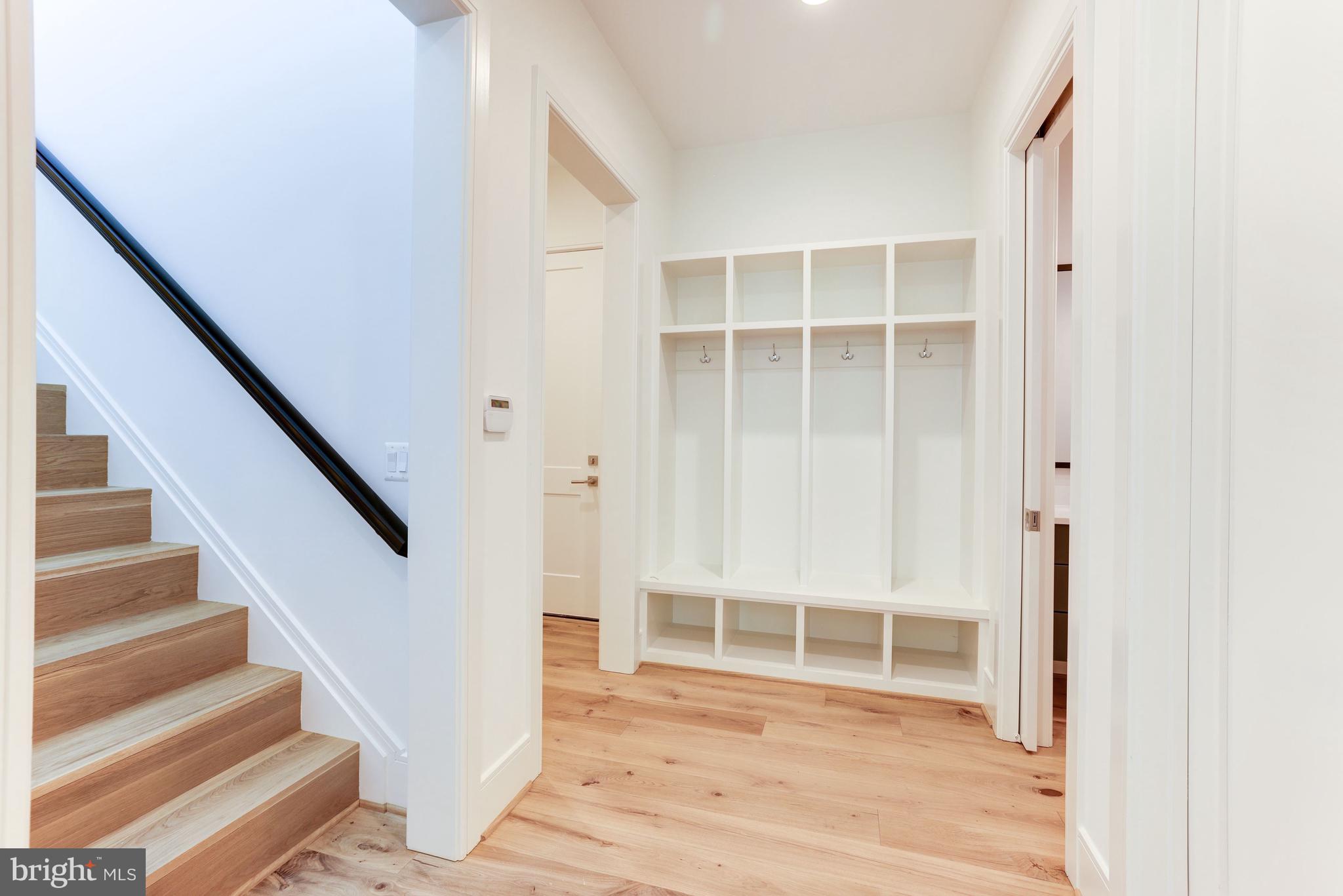 BULL NECK - Residential