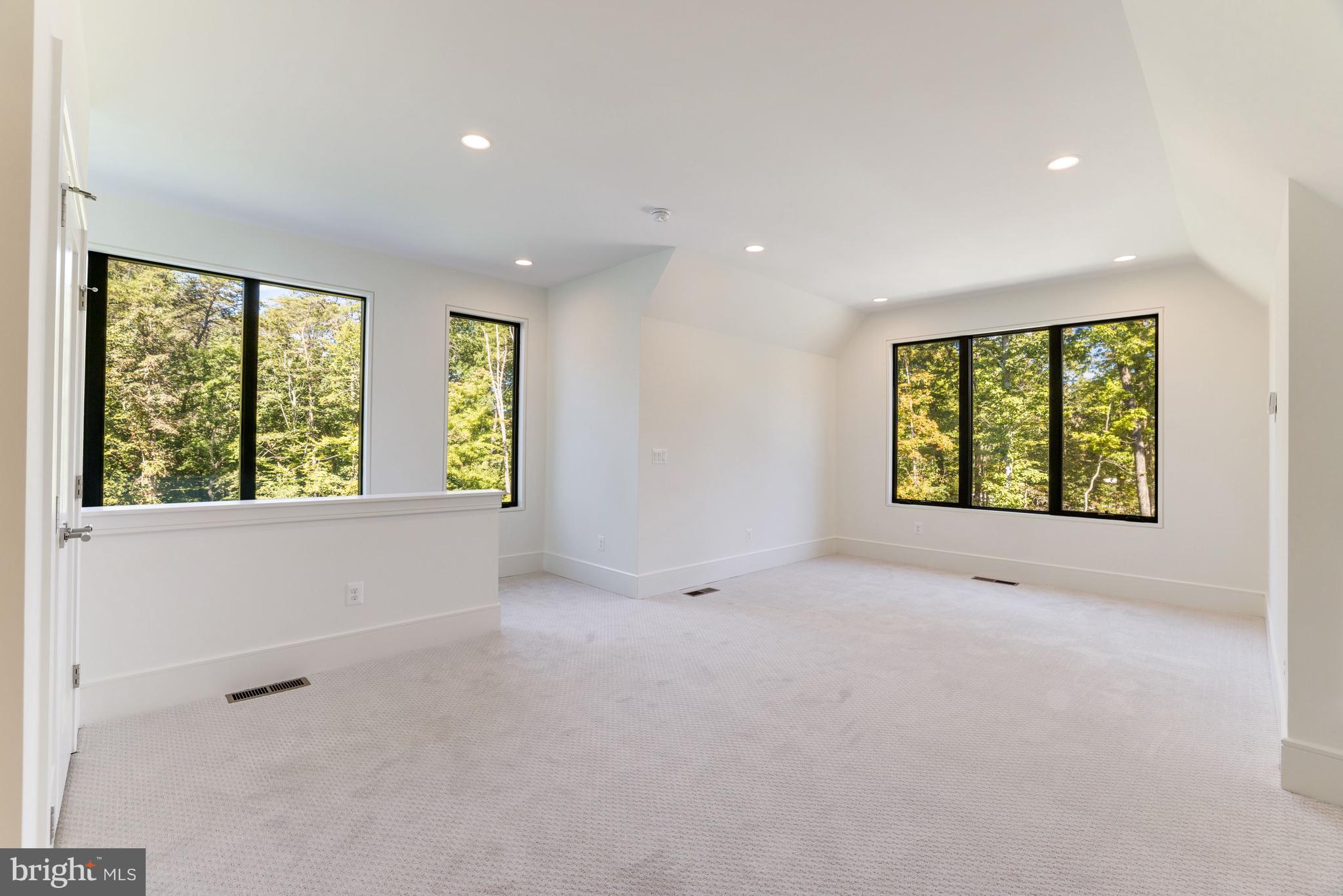 BULL NECK - Residential