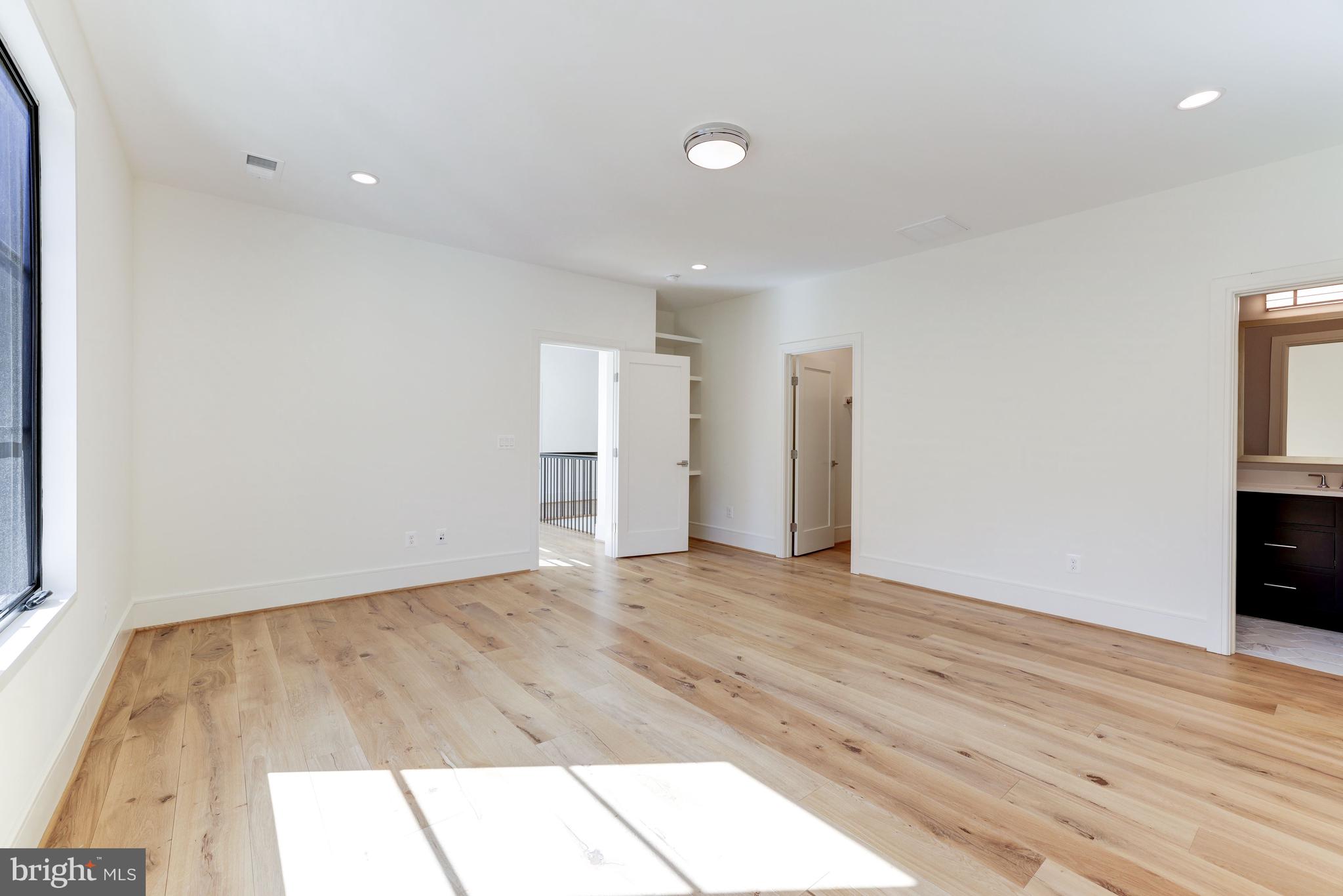 BULL NECK - Residential