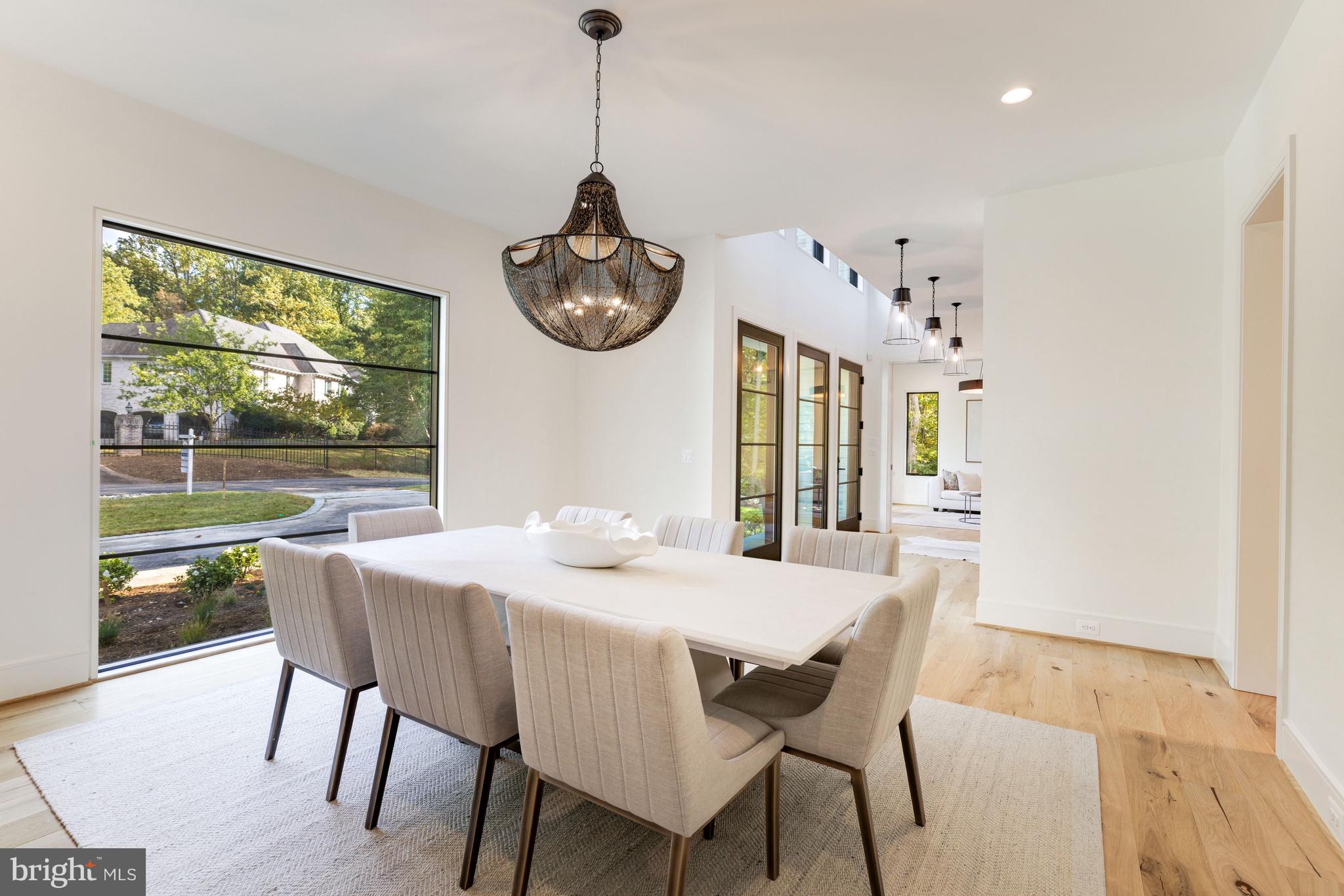 BULL NECK - Residential