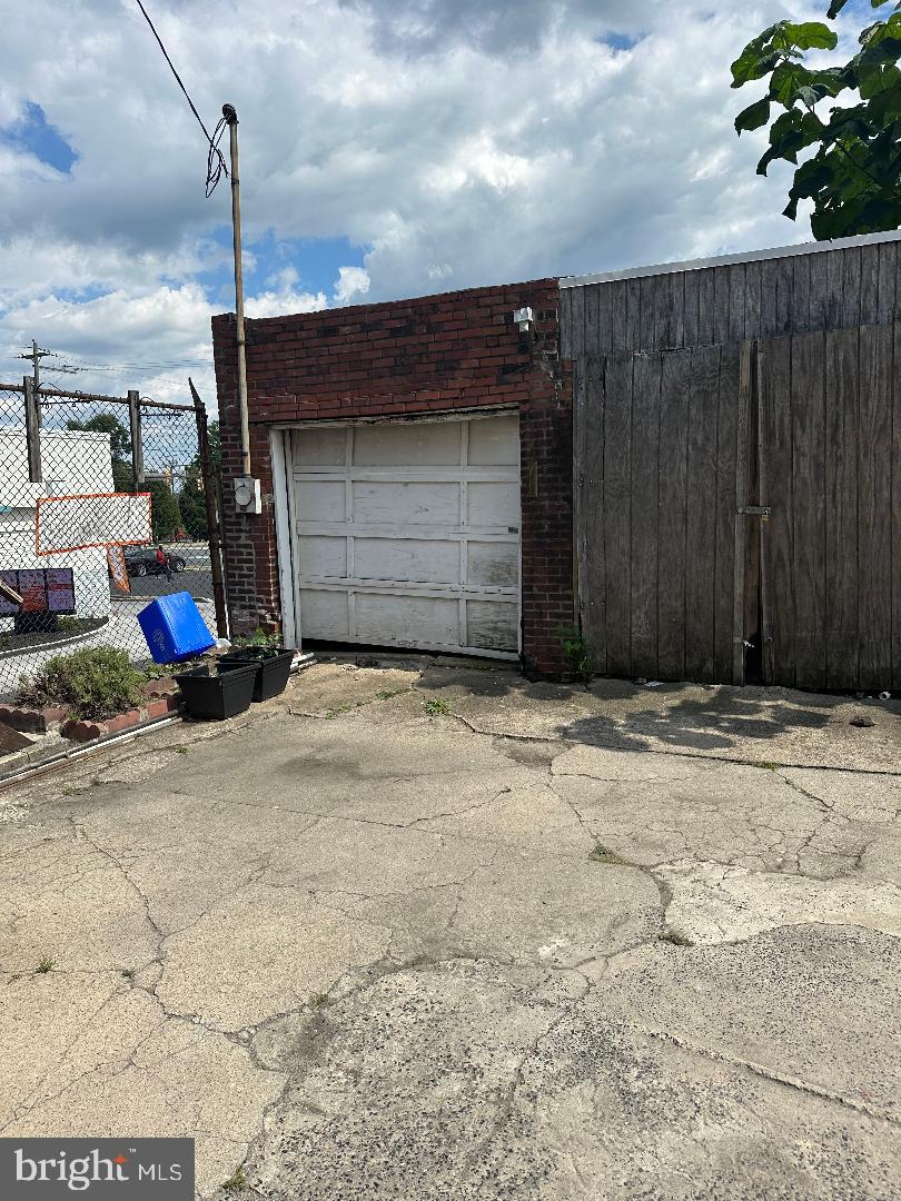 7233 Marsden St #1, Philadelphia, PA 19135 (200 Ft² Garage/279 Ft² Lot)
Situated at Cottman & Torresdale. This is a deeded property, nothing to do with 7233 Marsden St - it has its own TAX ID & Deed. There appears to be Electric here, not sure how its ran or if there is a working panel. There is no public sewer and water in the rear here. Can see the roof of the garage from Cottman & Torresdale - good location to put signage, etc. Must enter thru the alley way on Marsden St to get back here, it's tight but accessible. You can fit a vehicle in the garage and one parked in front of it. Clear title thru ACT LAND TRANSFER.
***I WILL NOT GO THERE TO SHOW YOU IT. GO SEE IT YOURSELF THEN REACH OUT TO ME TO MAKE AN OFFER***
Annual Taxes: $111
Lot Dimensions: 10 FT X 28 FT
Tax ID: 412393400
Zoning: Rsa5 (residential)
Asking Price : $28,500 CASH DEALS ONLY - AS IS SALE