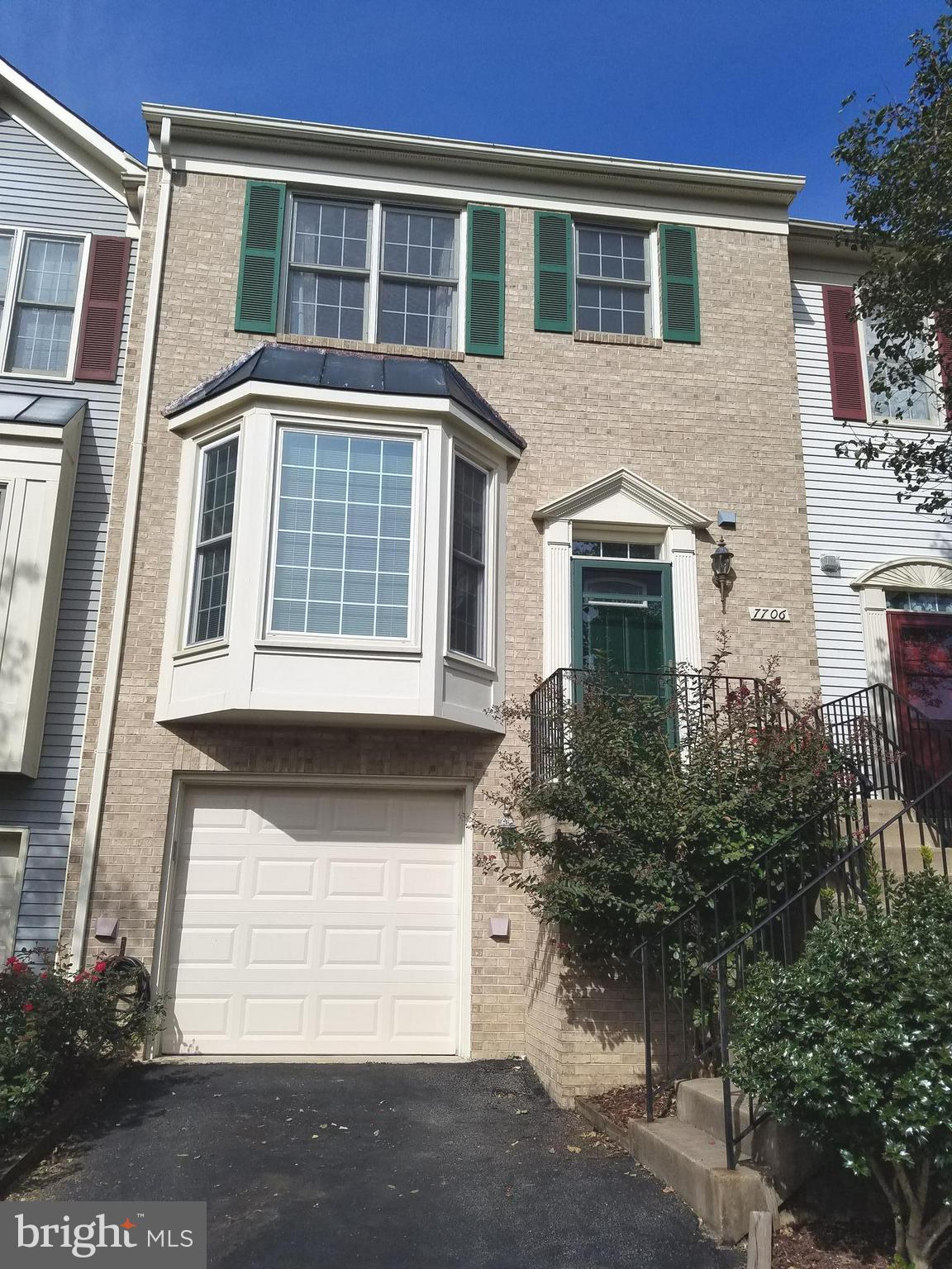 OVERLOOK POINTE - Residential