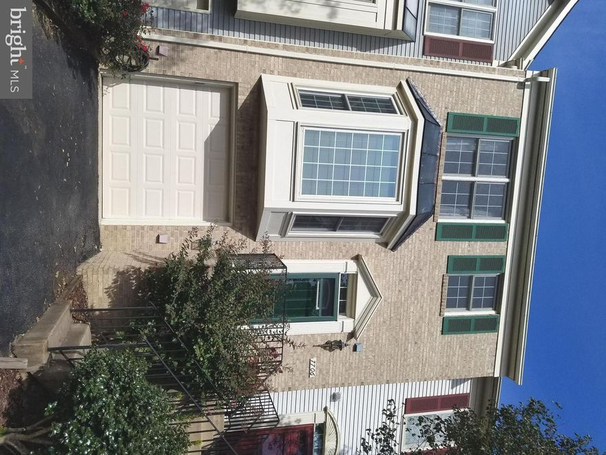 GREAT LOCATION. PRICED TO SELL.  LOVELY MOVE-IN READY HOME.  HARDWOOD FLOORS AND GRANITE COUNTERS. TWO MASTER SUITES.  HOME WARRANTY INCLUDED.  OWNER IS LISTING AGENT.