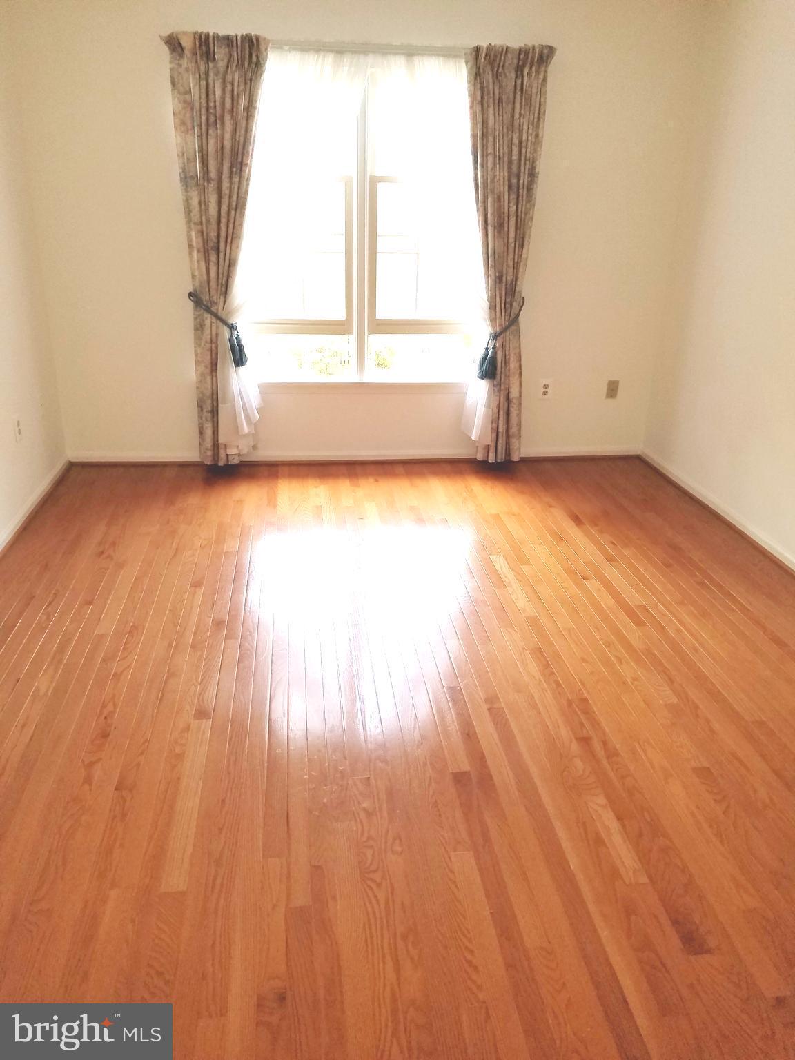 OVERLOOK POINTE - Residential