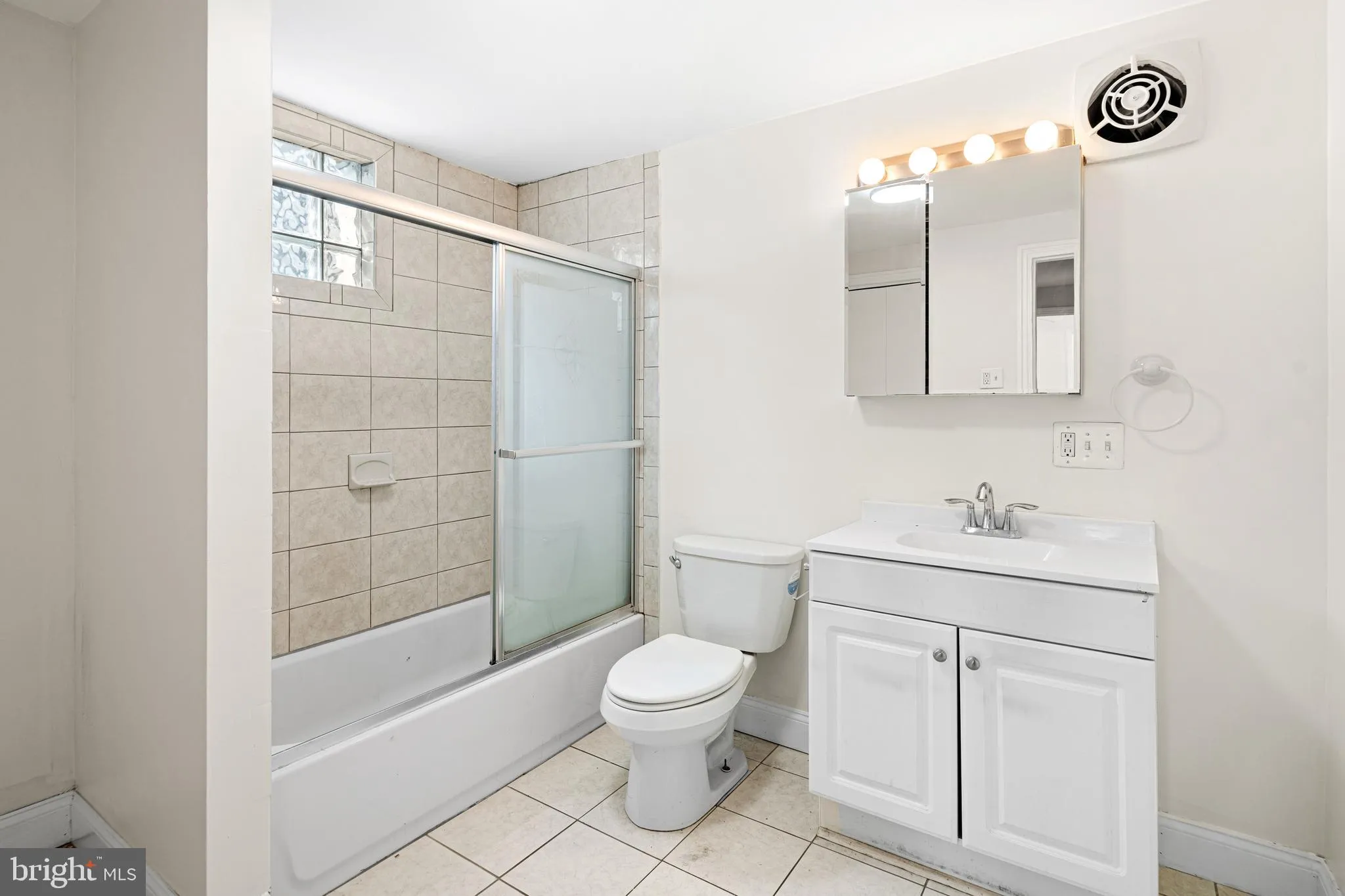 Philadelphia, Pennsylvania 19130, United States, 2 Bedrooms Bedrooms, ,1 BathroomBathrooms,Residential,Active,216554