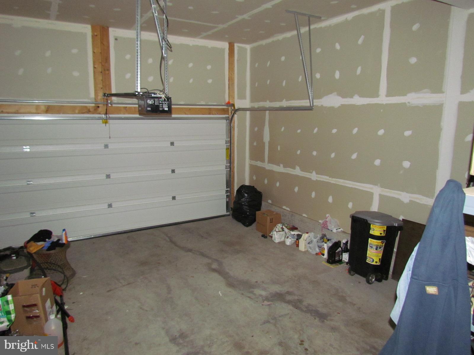 WESTBURY PUB - Residential Lease