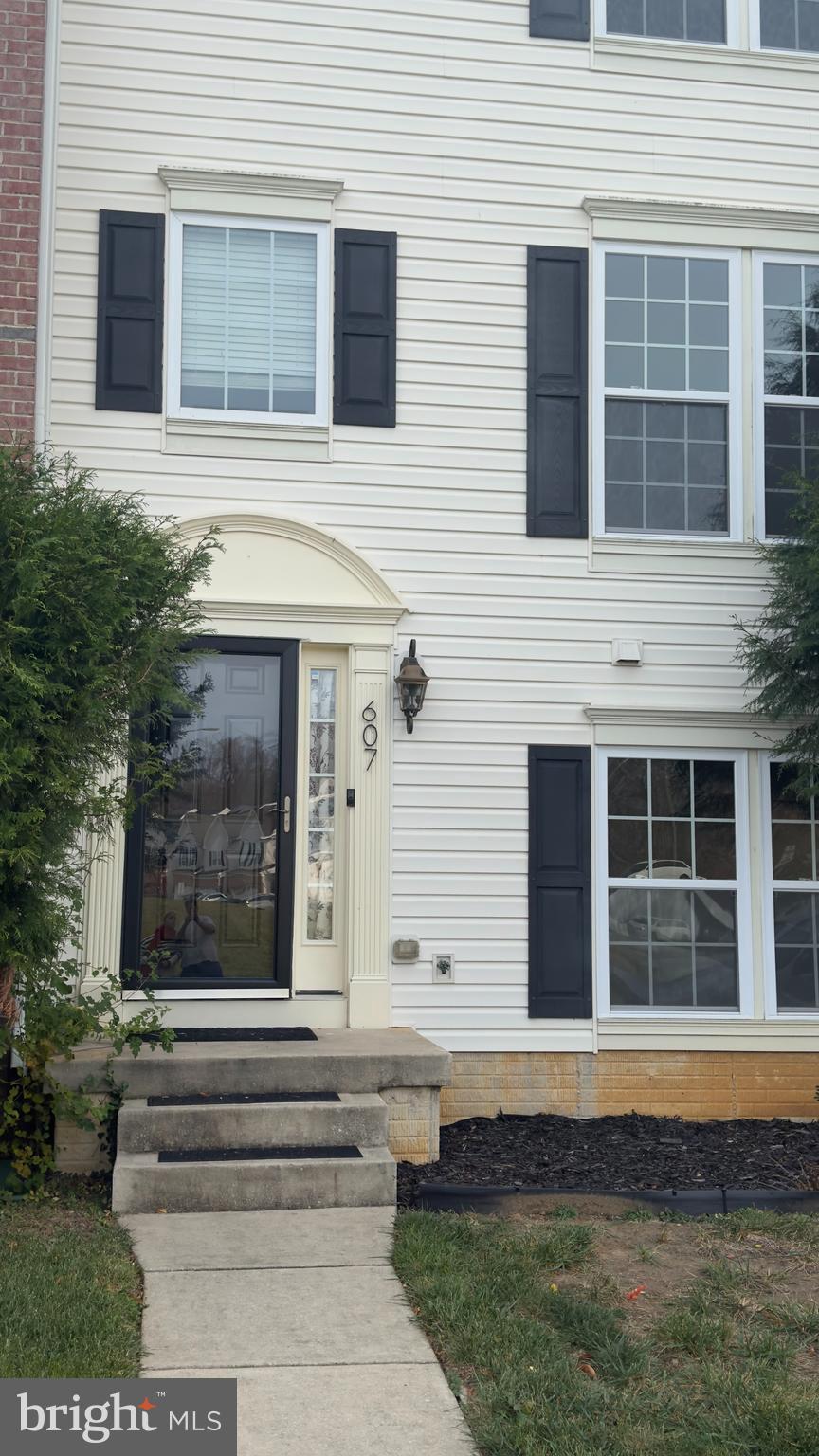 HOLLY WOODS - Residential Lease