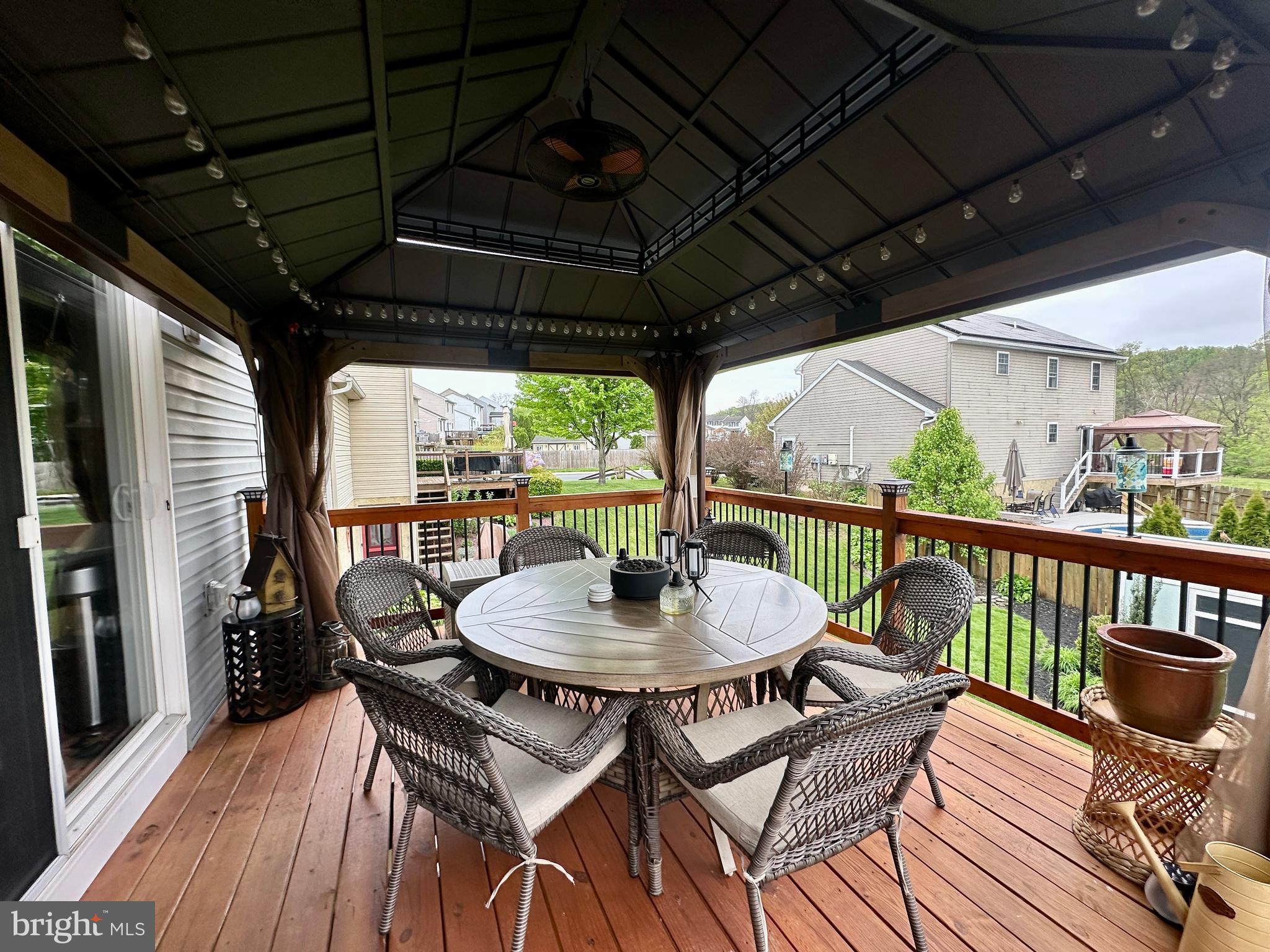 TWIN CREEKS - Residential