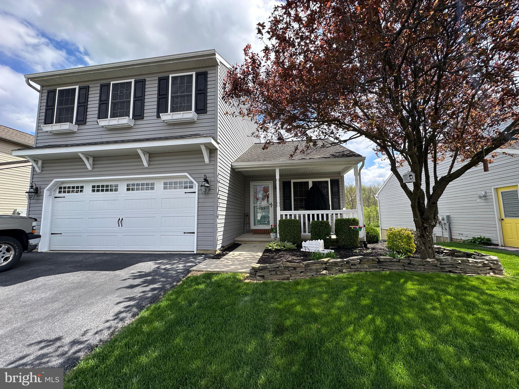 TWIN CREEKS - Residential