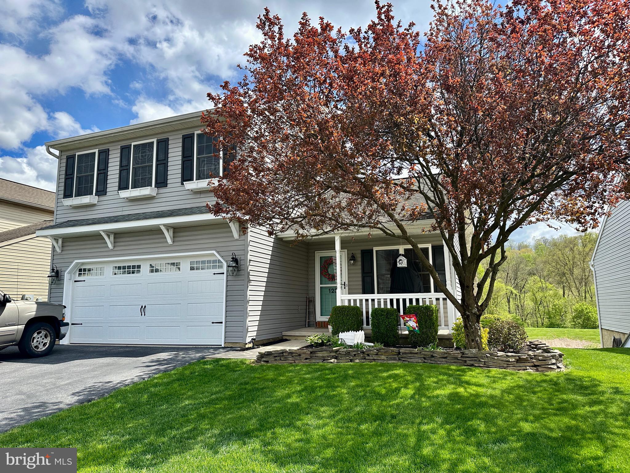 TWIN CREEKS - Residential