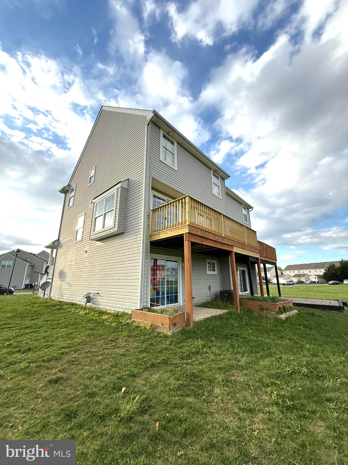 185 W SHELDRAKE CIRCLE