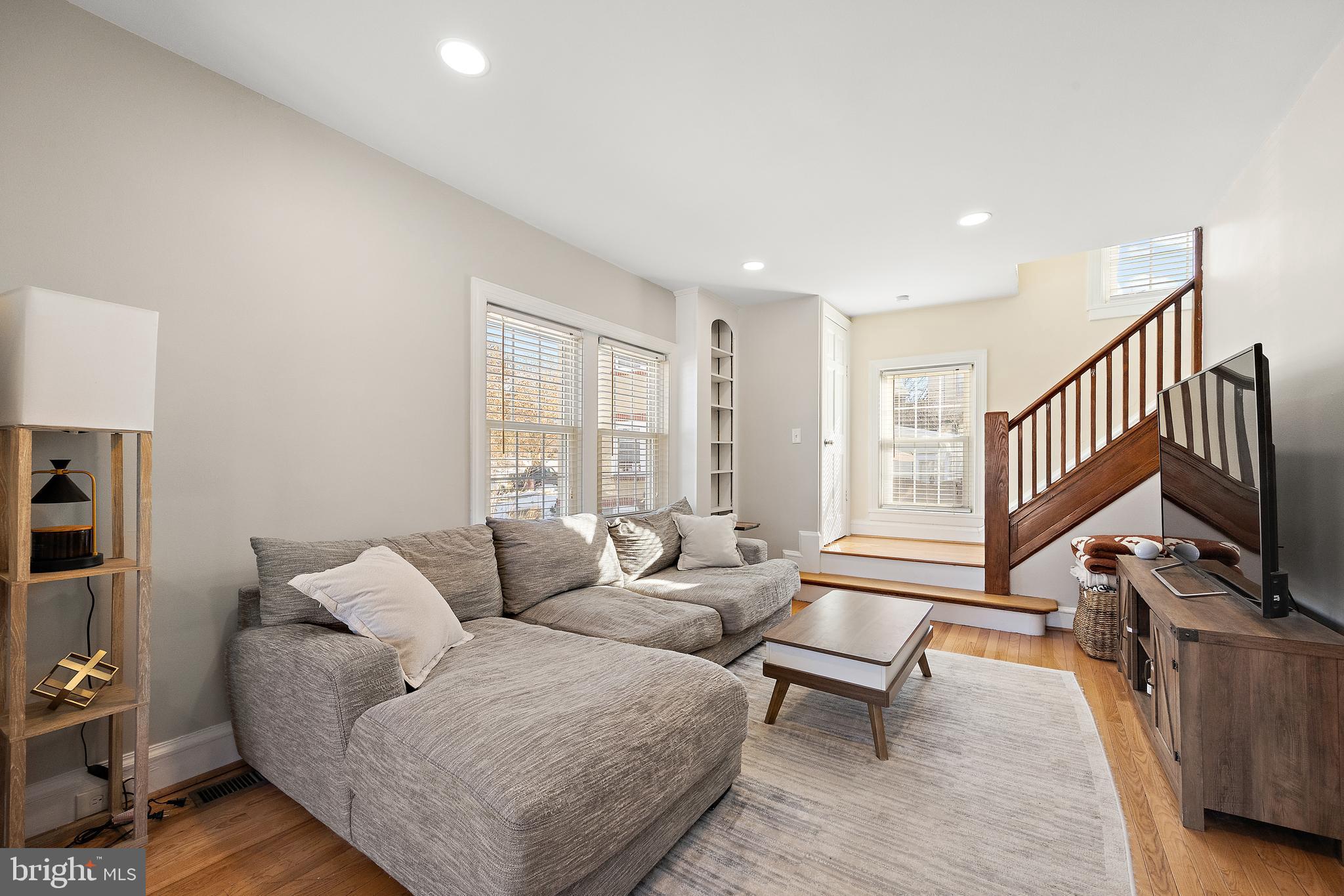 220 S BANCROFT PARKWAY