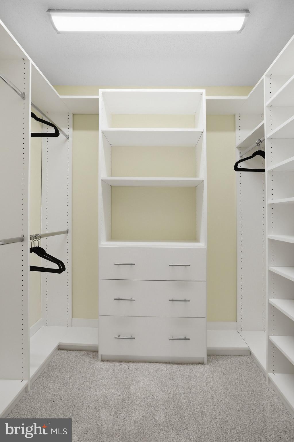 LANSDOWNE WOODS - Residential