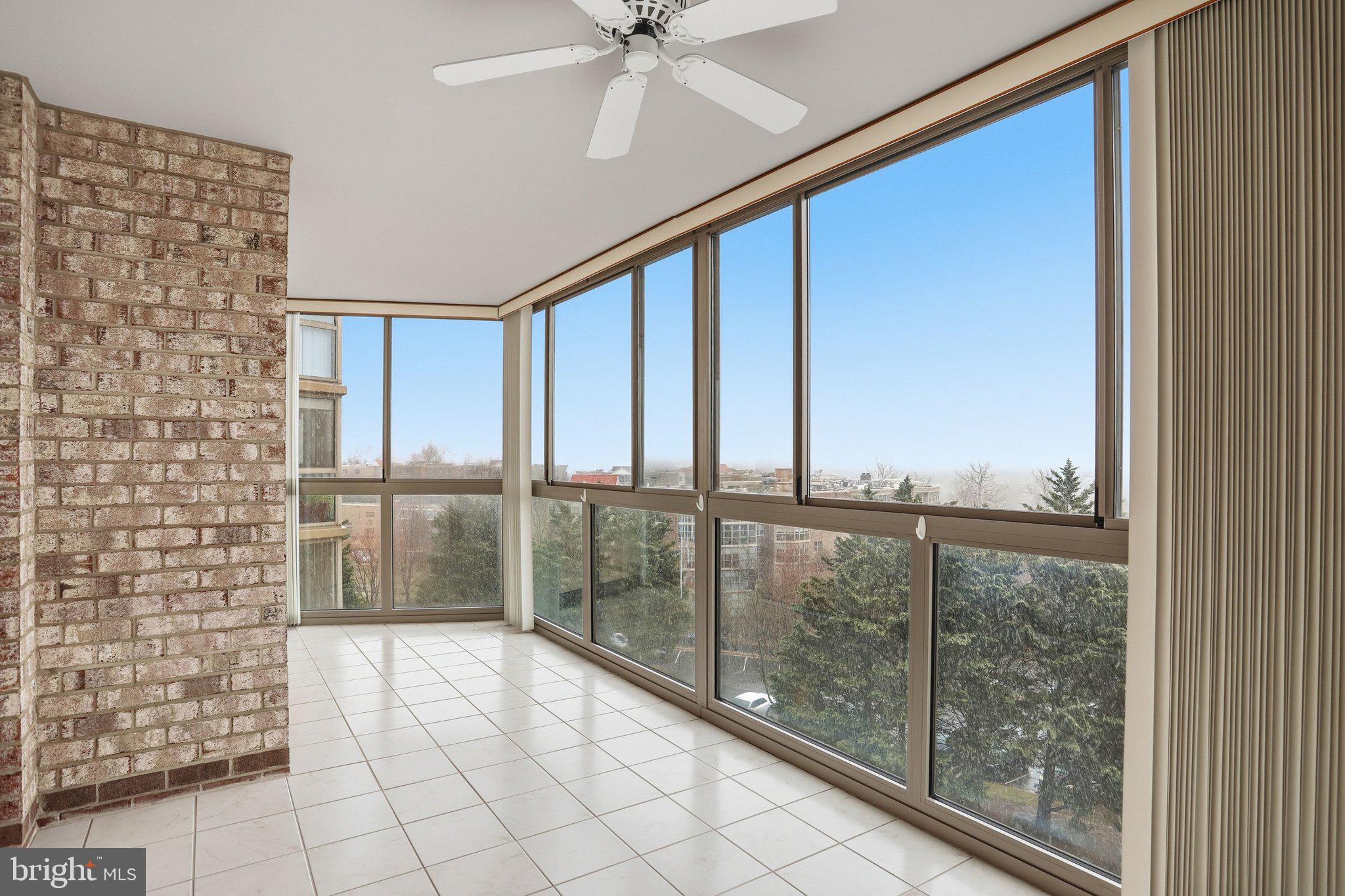 LANSDOWNE WOODS - Residential