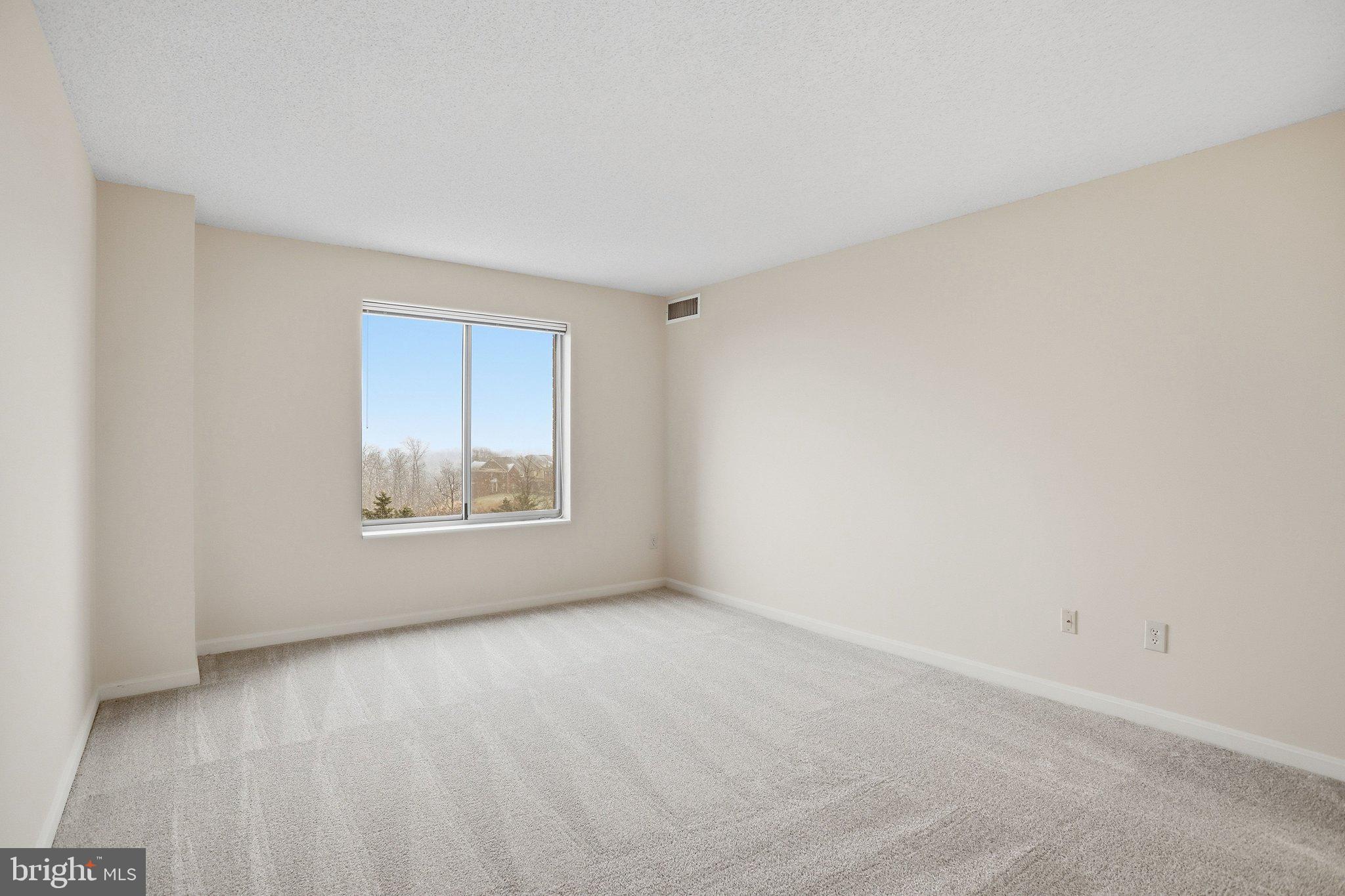 LANSDOWNE WOODS - Residential