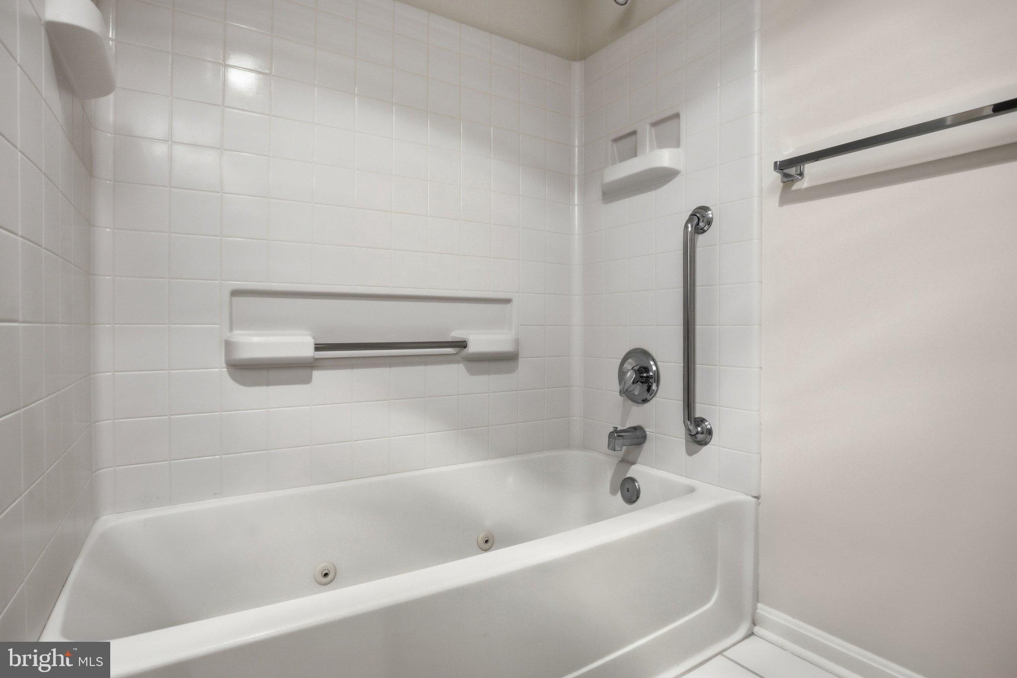 LANSDOWNE WOODS - Residential