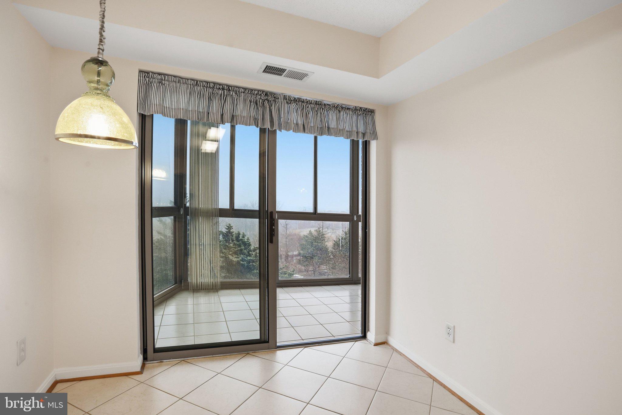 LANSDOWNE WOODS - Residential