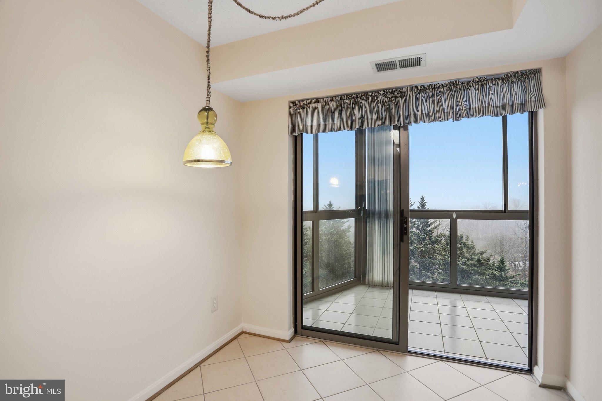 LANSDOWNE WOODS - Residential