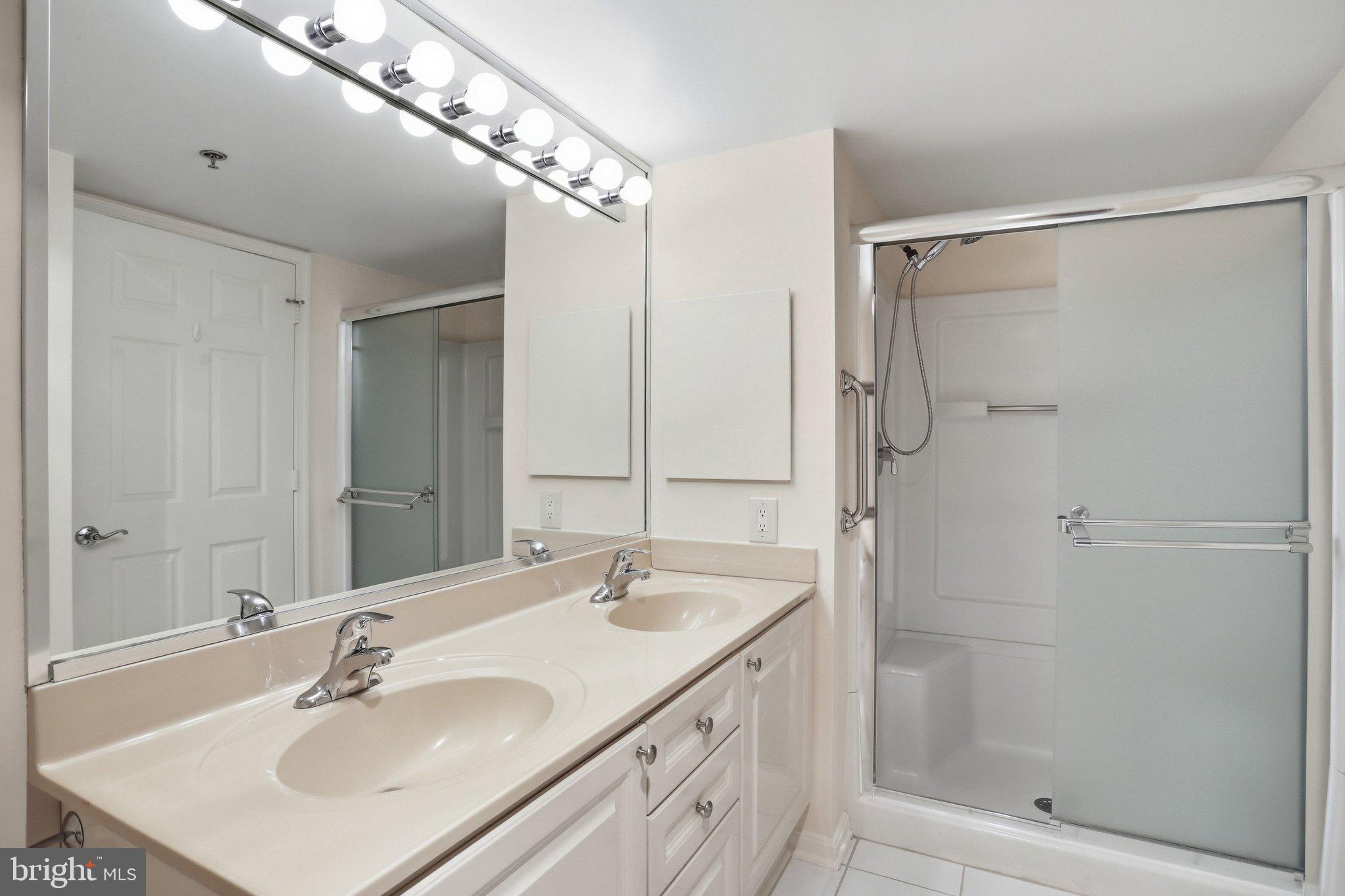 LANSDOWNE WOODS - Residential