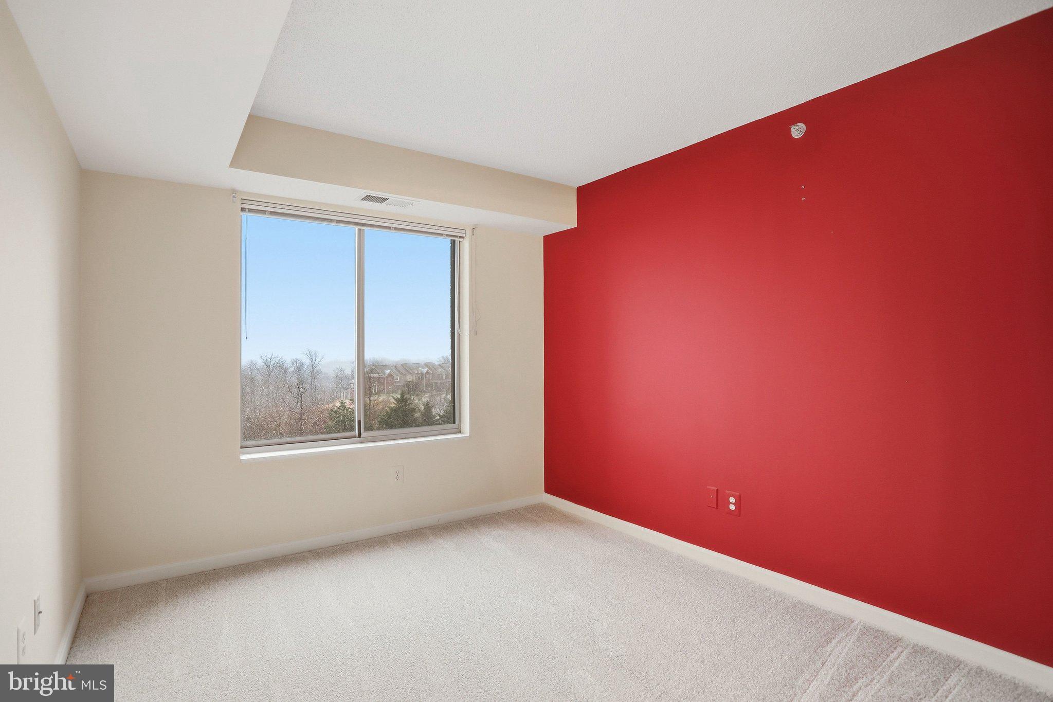 LANSDOWNE WOODS - Residential