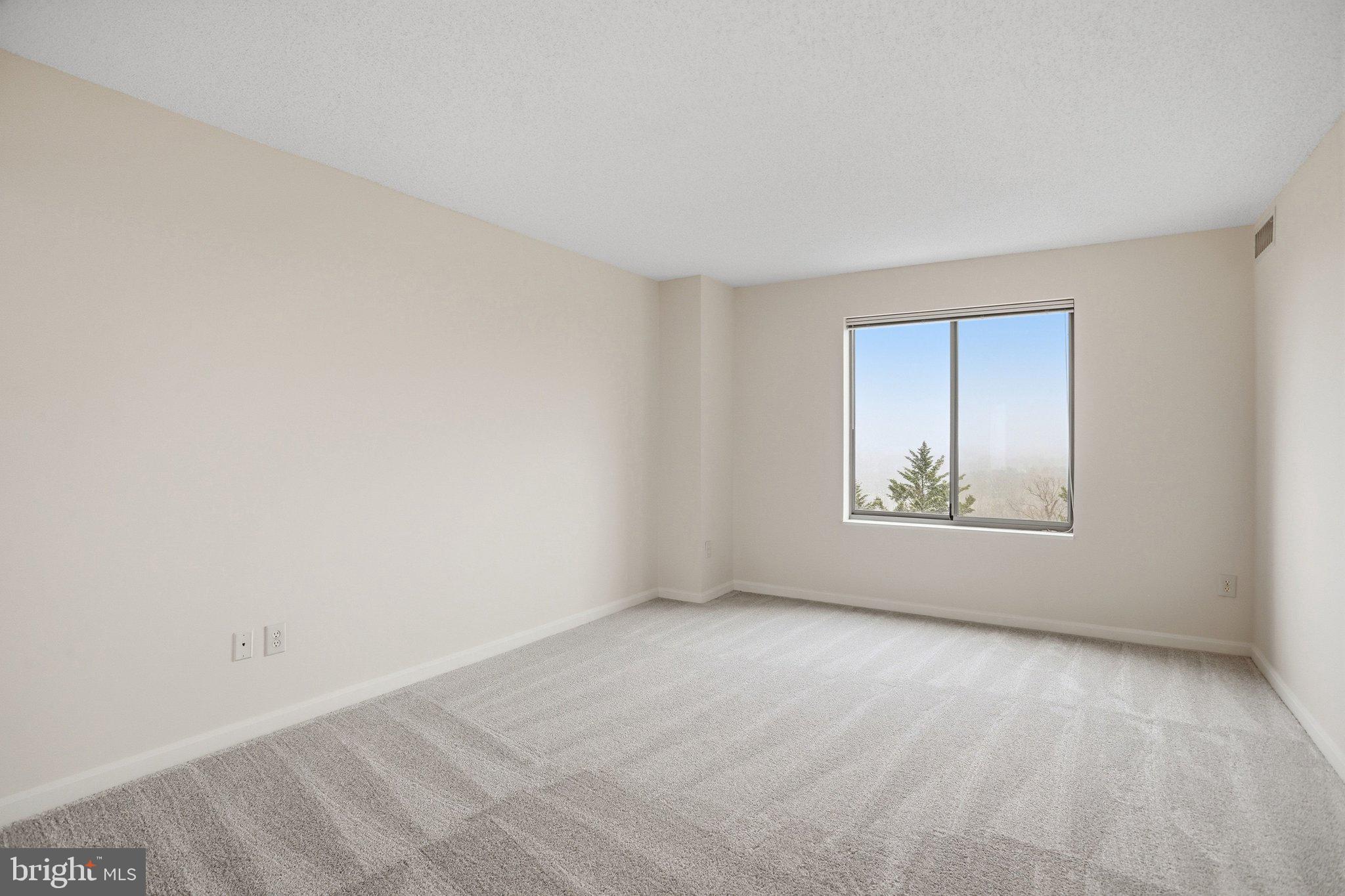 LANSDOWNE WOODS - Residential