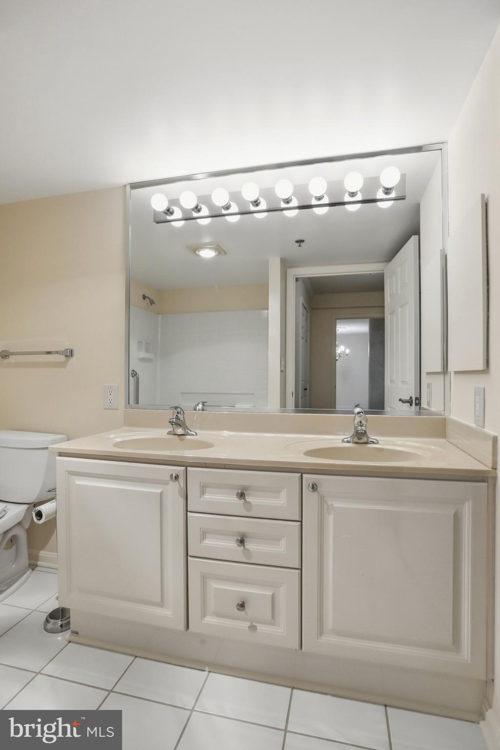 LANSDOWNE WOODS - Residential