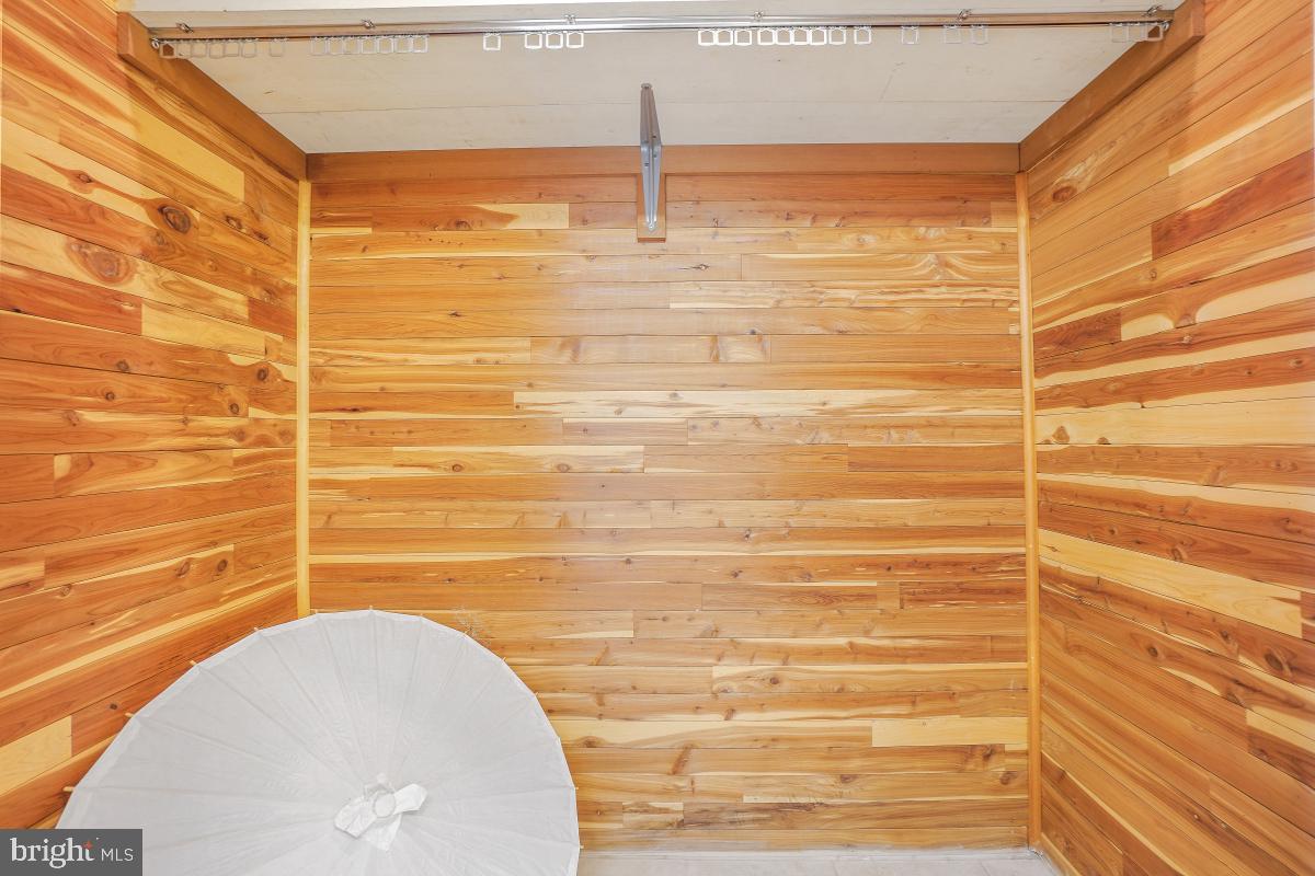 BEL PRE WOODS - Residential