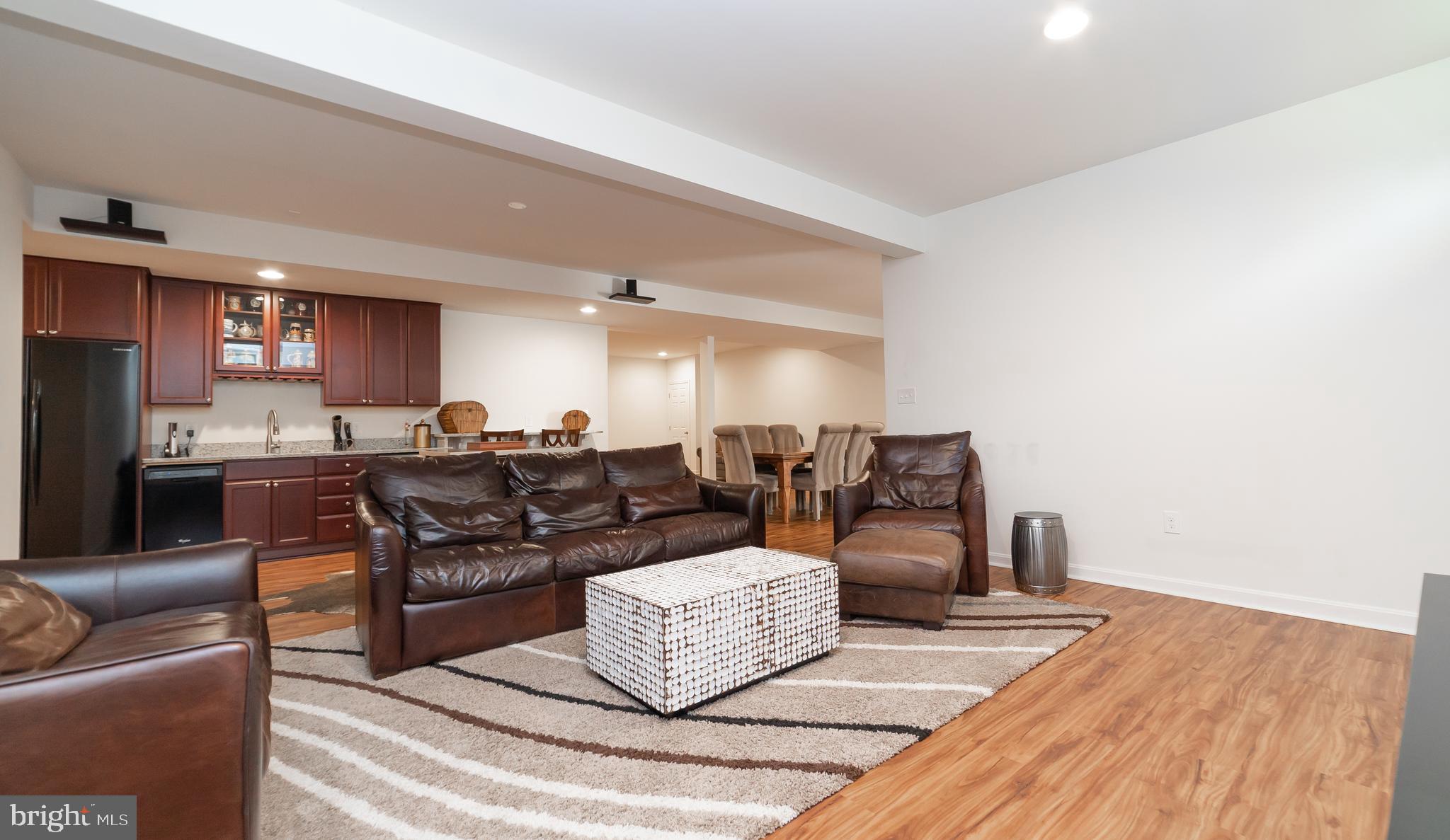 COMPASS POINTE - Residential