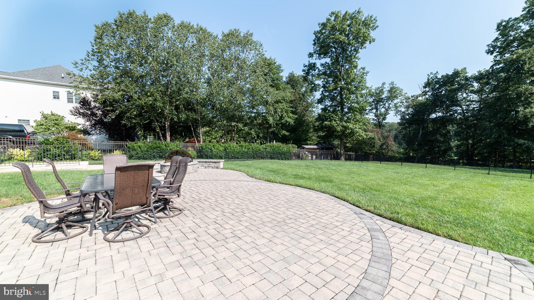 COMPASS POINTE - Residential