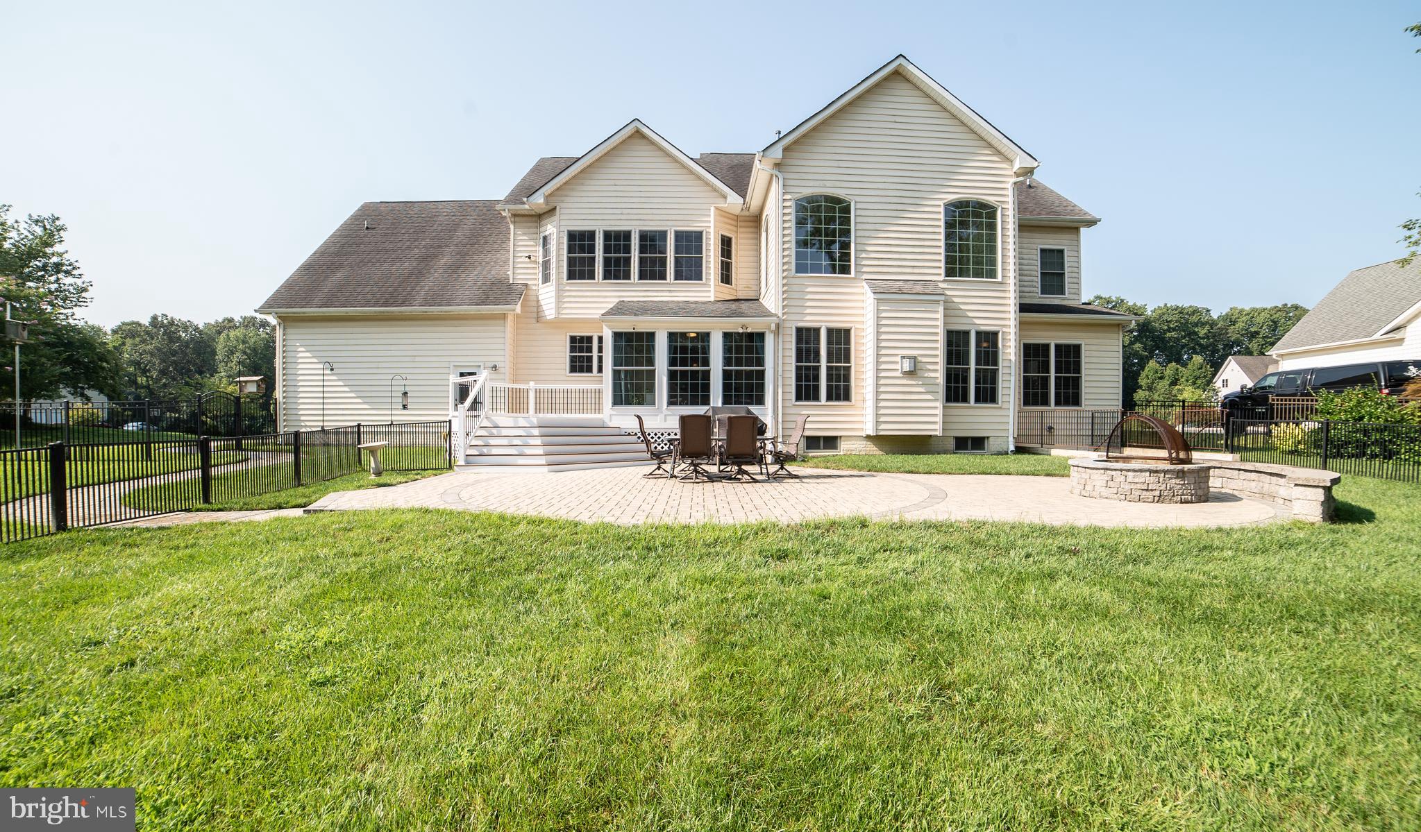 COMPASS POINTE - Residential