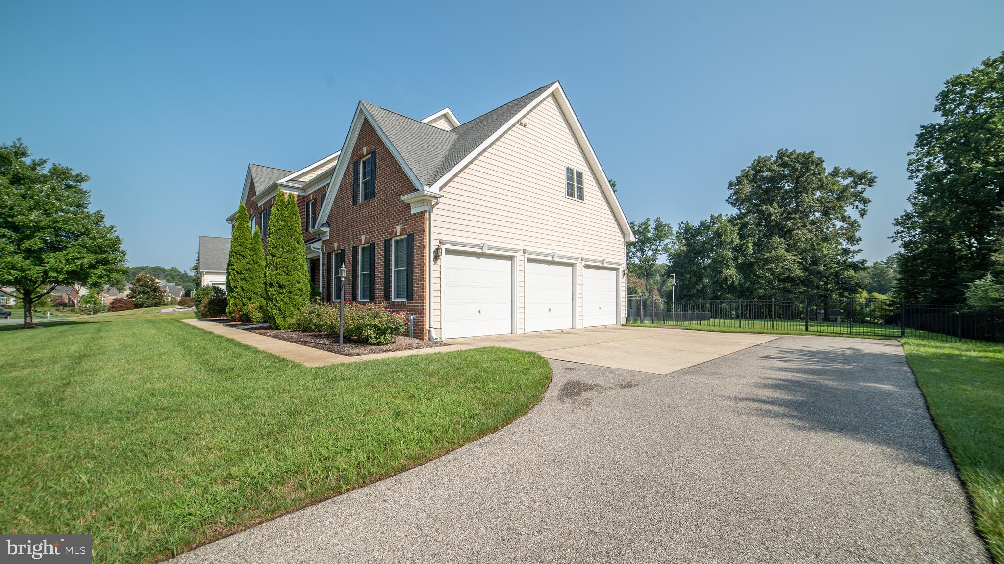 COMPASS POINTE - Residential