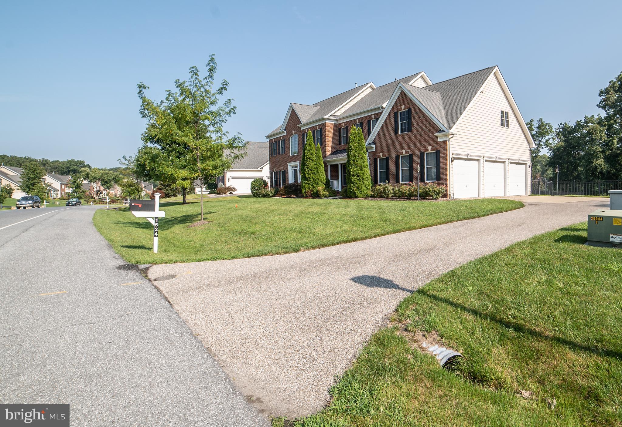 COMPASS POINTE - Residential